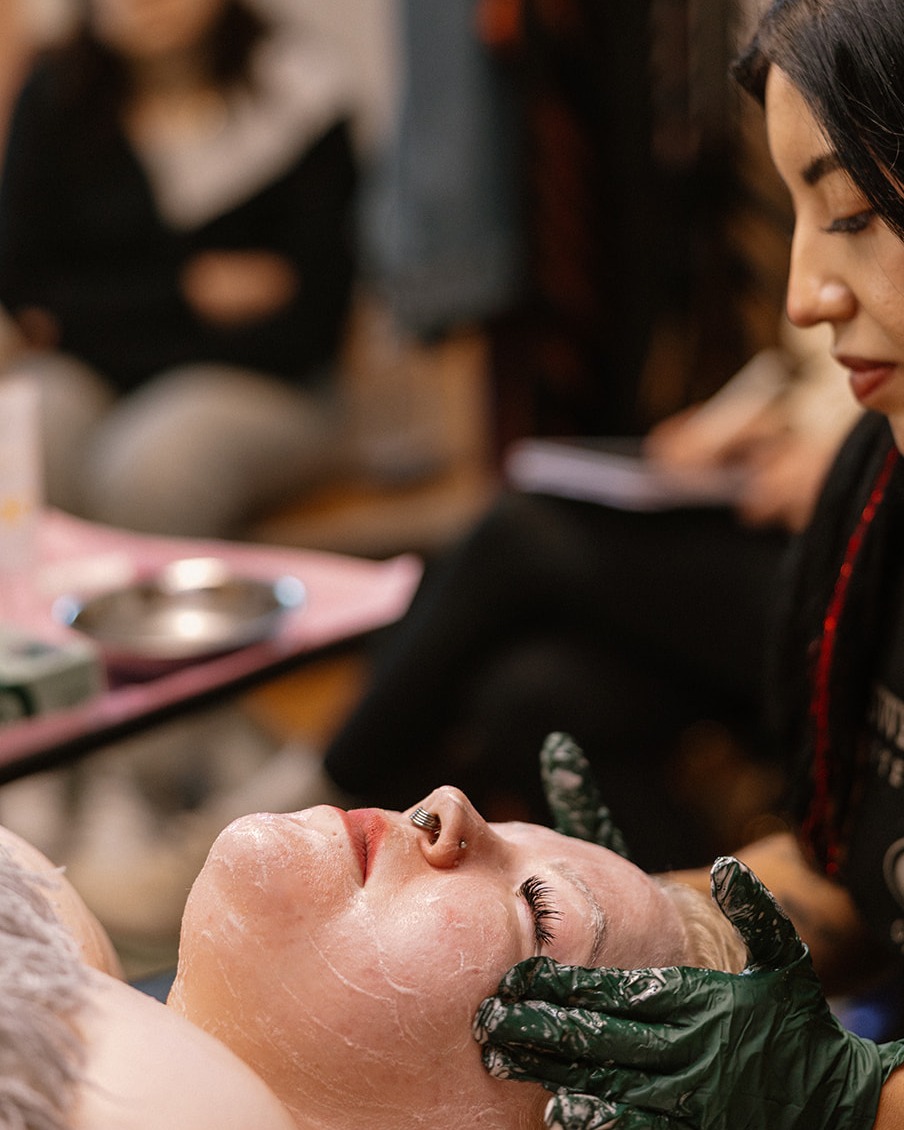 Okay let's talk about peels 🌿✨ because your skin deserves a reset.
Think of it as clearing out all the dead, dull stuff sitting on top so the fresh glowy skin underneath can finally breathe. Better texture, less dark spots, smoother everything. The results are so real.
We'll help you figure out exactly what your skin needs. ✨ 🌸
#IndySmallBusiness #chemicalpeels #chemicalpeel #IndyWomen #GirlGang #IndianapolisBeauty #halfmoonbrow #SelfCareIndy #NaturalBeauty #HalfMoonBrow #BateHendricks #SkincareTreat #SpringGlow