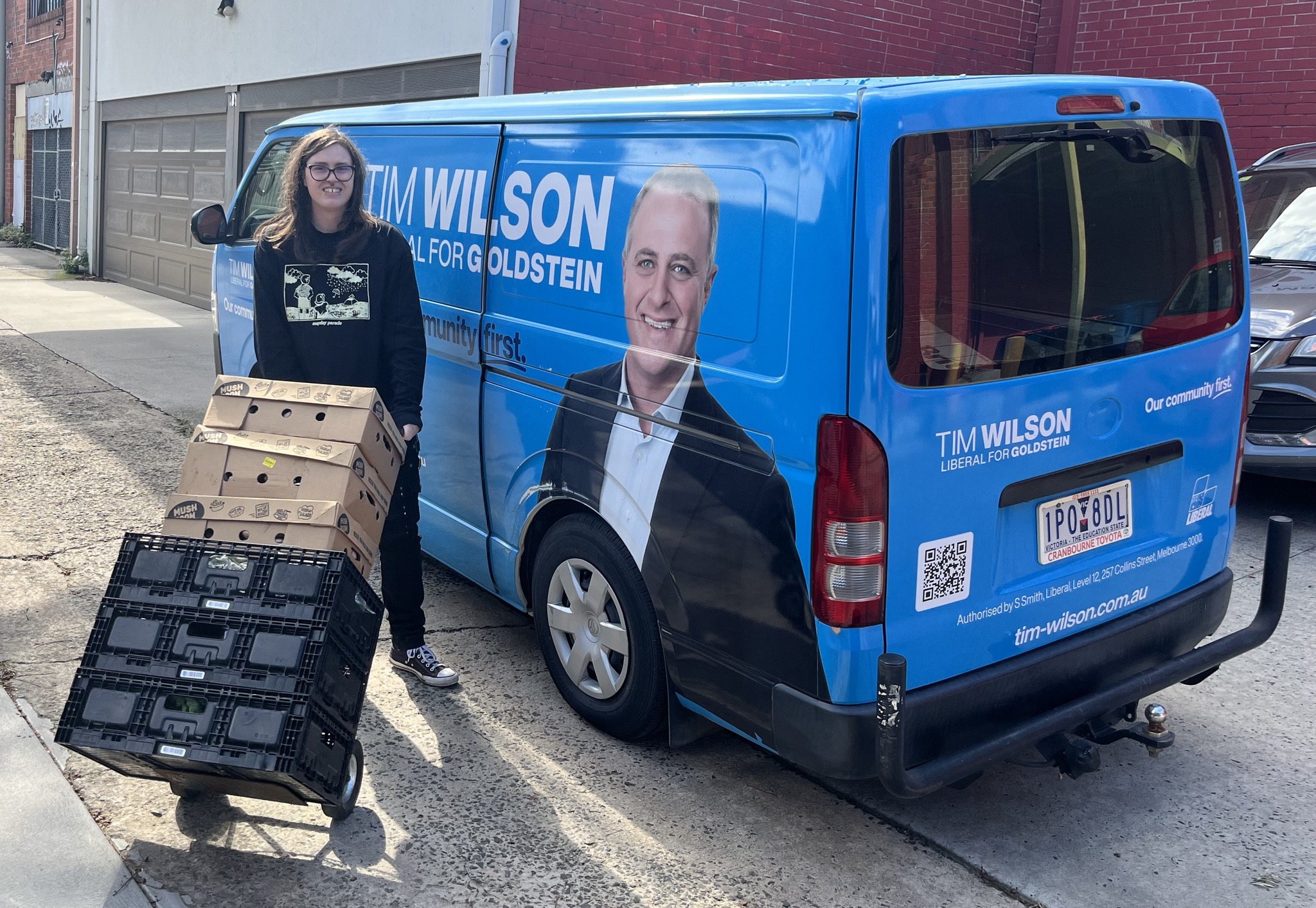 When the cost of living bites, it's so vital to have support from locals. @foodbankvictoria let us know we could purchase a larger order due to fuel costs and the increased demand for food. BUT our usual order already fills a car... Big Thanks to Tim Wilson โ Federal Liberal Member for Goldstein for loaning us his van so we could restock our cupboards for the week.
#cisvic #highettcommunitybank #baysidecitycouncil