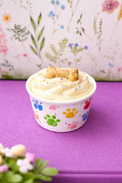 Pup cups now available. 🍨🍦🧁
Ask us about them and treat your baby to a special reward at the end of their groom.✂🐕🐾