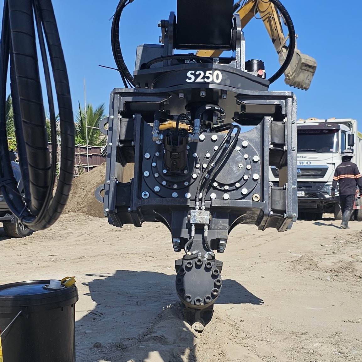 Designed for speed and stability, the S250 Vibro Hammer by SUNJIN minimizes downtime and fuel consumption—keeping your operations productive and cost-efficient.
#VibroHammer #S250 #PileDriver #SUNJIN #KoreaManufacturer #Construction #floodcontrol #HeavyEquipment