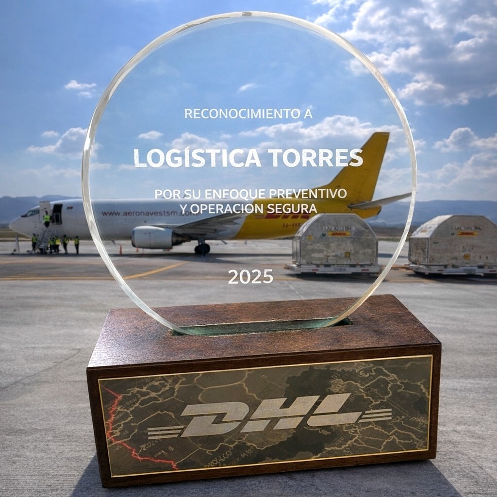 ✈️🏆 Orgullosamente reconocidos por nuestra operación segura
En Logística Torres seguimos demostrando que la seguridad no es un requisito… es nuestra forma de operar.
Este reconocimiento por nuestro enfoque preventivo y operación segura reafirma el compromiso diario de nuestro equipo en cada movimiento, cada carga y cada operación en plataforma.
Nada de improvisar. Aquí se trabaja con disciplina, control y estándares de alto nivel.
Gracias a nuestros aliados y clientes por confiar en nosotros. Vamos por más. 🚀
.
.
.
.
#LogisticaTorres #OperacionSegura #SeguridadOperacional #CargaAerea #GroundHandling #DHL #Aviacion #Logistica #Prevencion #ExcelenciaOperativa