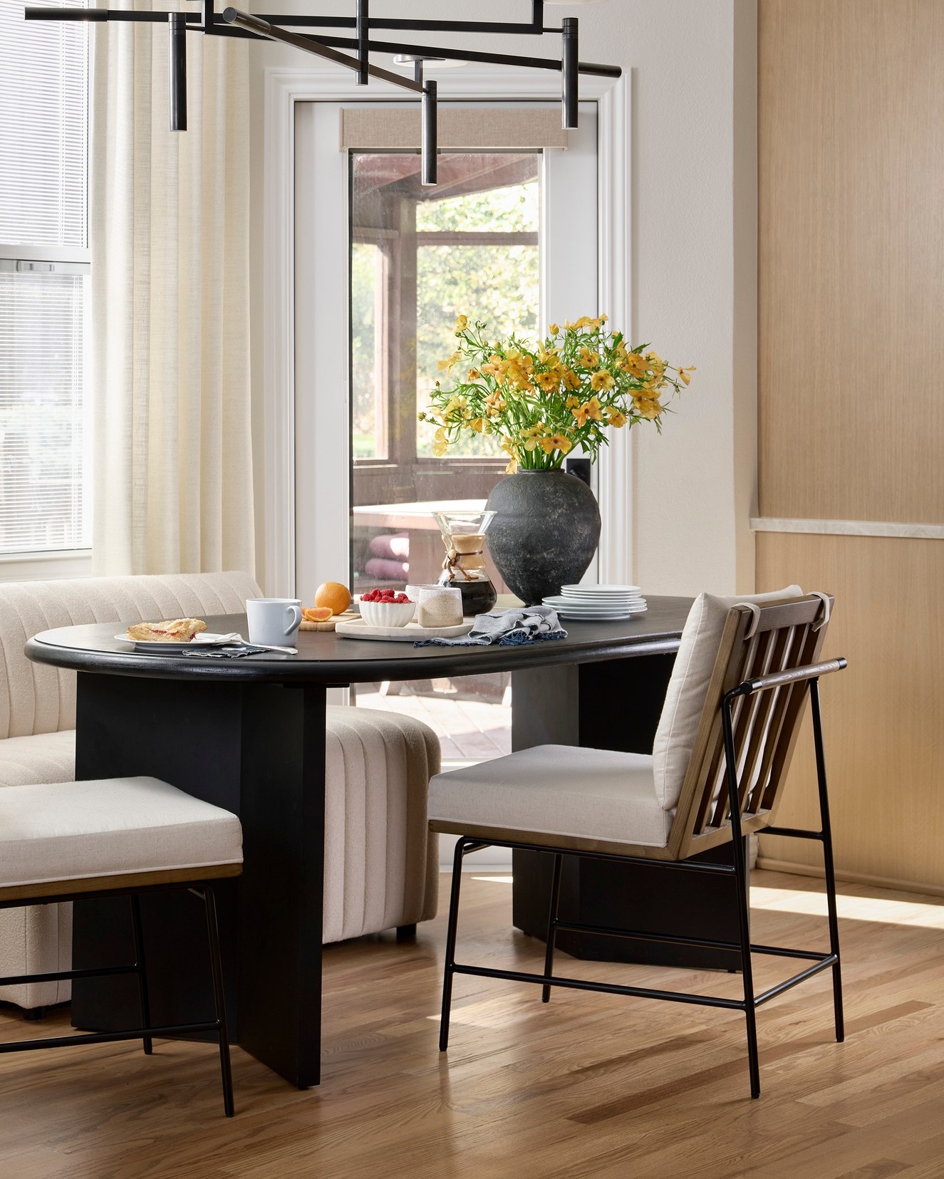 Not every morning looks the same.
Some are slow.
Some are a little rushed.
But having a place that holds both makes a difference.
#20YearsofDesign #InteriorDesignDenver #DesignWithPurpose #AngelaIrelandInteriors #LivableLuxury #morningdecorinspo