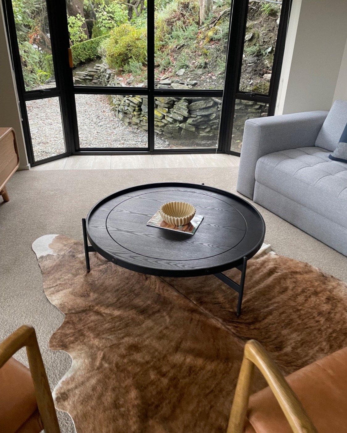 A little throwback moment because this setup with one of our unique and GENUINE cowhide rugs is just stunning! 🤩😍
What do you think about this setup? Let us know in the comments! 💛
#NestwrapsNZ #Cowhide #RealCowhide #CowhideRugs #NaturalLiving #HomeStyleNZ #InteriorInspo #WarmAndCosy #EverydayHome