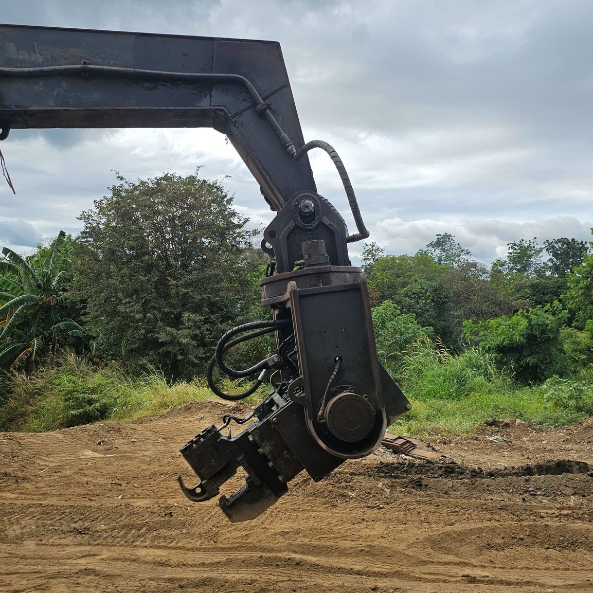 Built for nonstop performance.
The S250T Tilting Vibro Hammer delivers stable vibration and smooth tilt for efficient piling on demanding sites.
#VibroHammer #S250T #PileDriver #SUNJIN #KoreaManufacturer #Construction #floodcontrol #HeavyEquipment