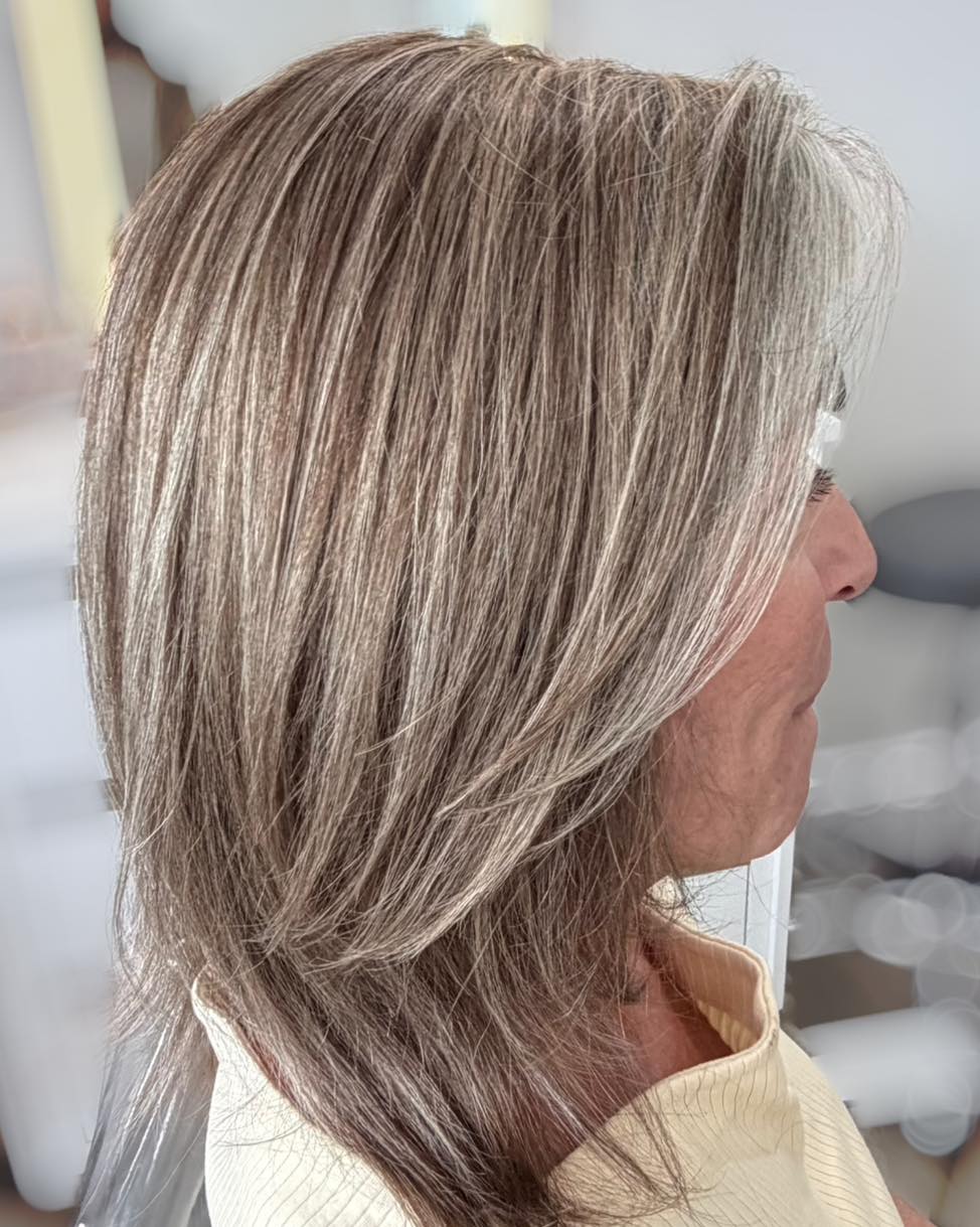 Struggling with reddish tones from old permanent color?
As permanent color fades, it can oxidize and turn warm, creating contrast with natural gray regrowth.
In this case, we used a demi-permanent color and fine highlights to neutralize warmth and create a soft, low-maintenance blend.
Curious if this approach is right for you?
Start with a digital consultation on my website and we’ll create a plan that fits your hair, your lifestyle, and your maintenance goals.
#fortlauderdalehairstylist #pompanobeachfl #grayblendinghighlights