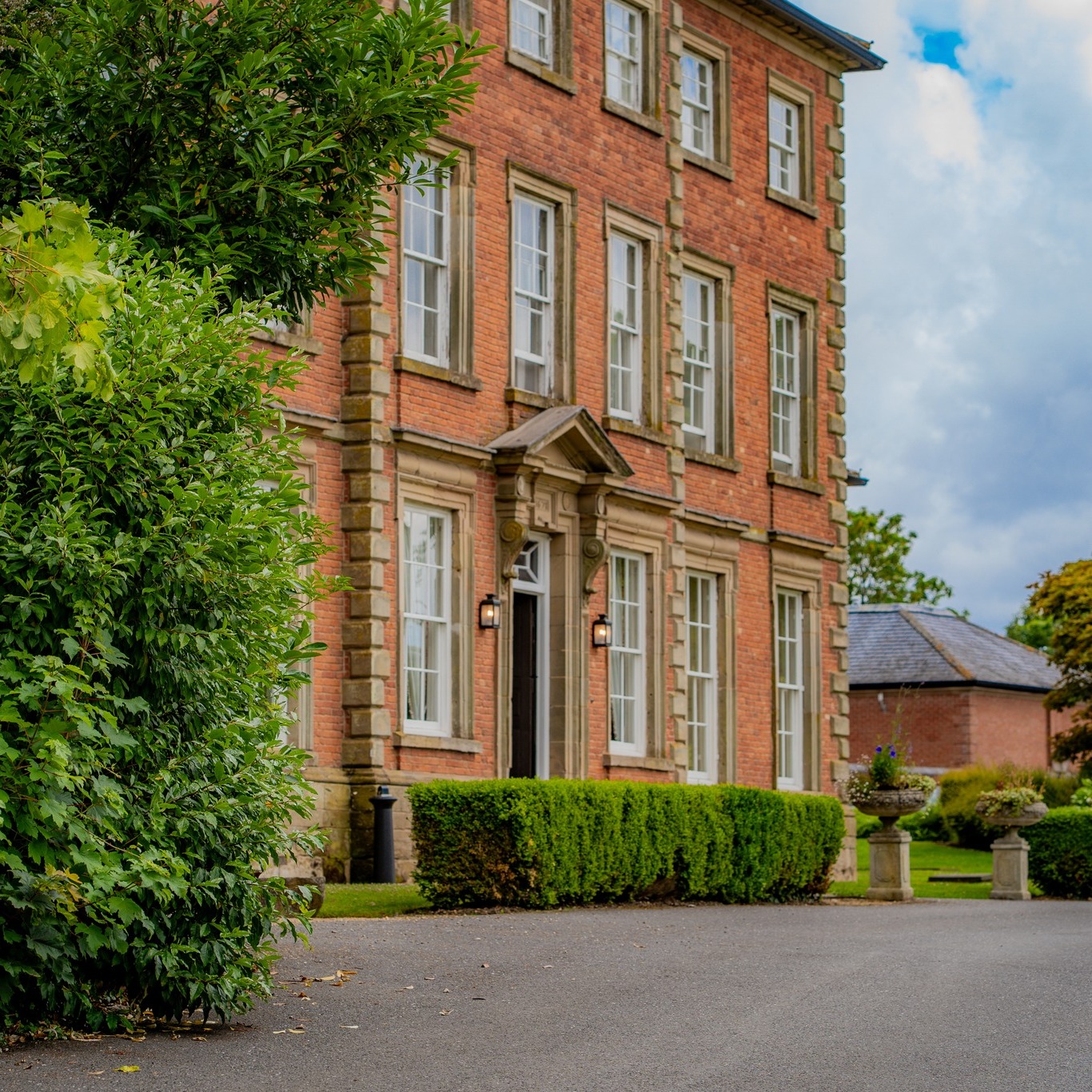If you’re getting married at Ansty Hall… read this 👀
I’m there a lot, and it’s one of those venues that just works. Looks unreal, runs smoothly, and you’re not being dragged from one end of the place to the other all day.
But like any venue, there’s a right way to do it… and a way that’ll quietly eat into your day without you even realising.
I’ve put together a proper, no-nonsense breakdown of what it’s actually like getting married there. The good bits, the bits people don’t tell you, and how to get the most out of it without turning your day into a timetable.
If Ansty Hall’s on your list, this is worth five minutes of your time.👉
https://www.jonathandavid-photography.co.uk/post/what-it%E2%80%99s-like-getting-married-at-ansty-hall
#AnstyHall
#WarwickshireWedding
#WeddingPlanningUK
#BrideToBe
#WeddingVenueUK
#MidlandsWedding
#WeddingTips
#WeddingPlanning
#UKWedding
#WeddingInspo
#JonathanDavidPhotography
#WeddingAdvice
#WeddingVenuesUK