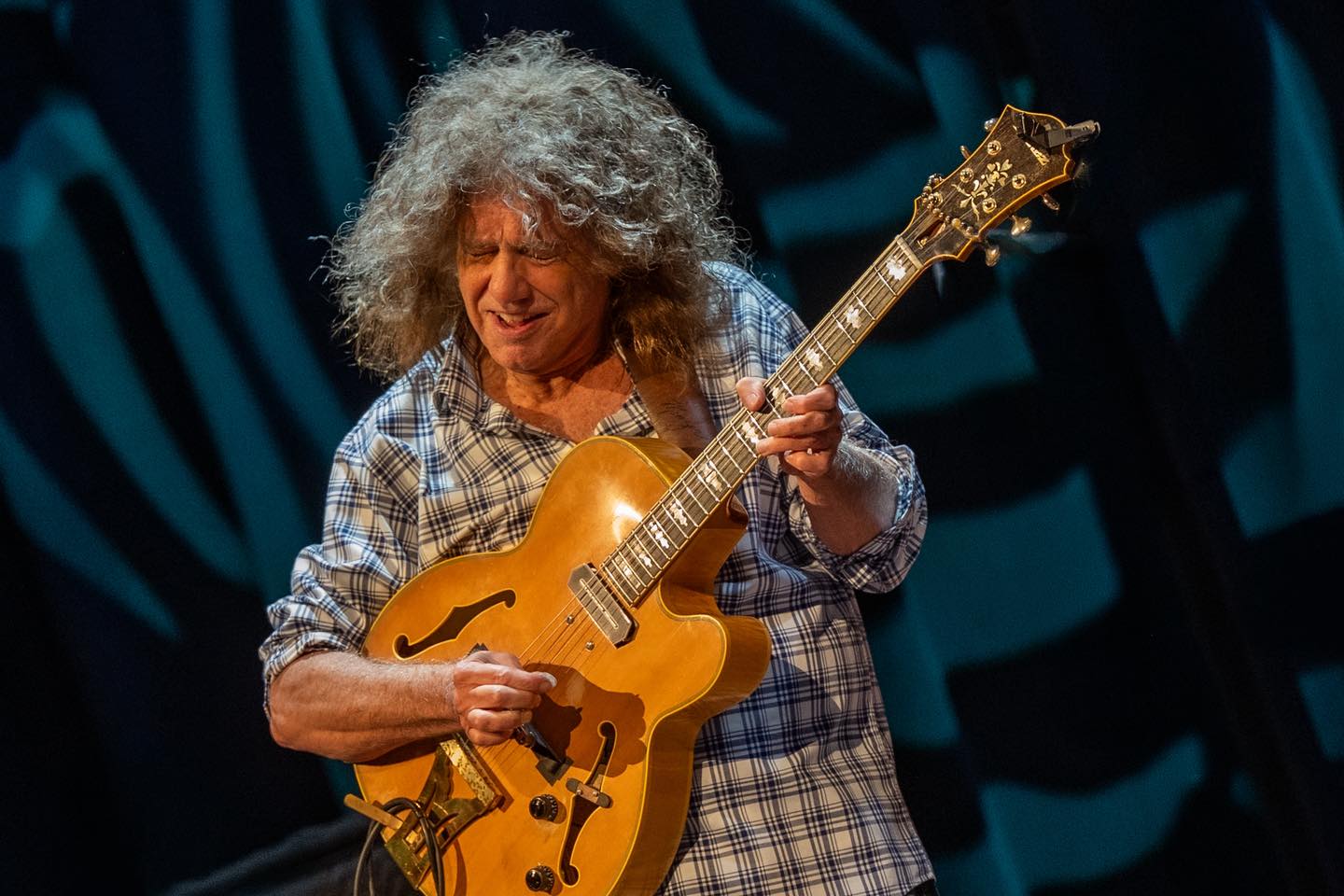 If you’re a serious Jazz fan and you joined us last evening for @patmetheny and his amazing band, you were in awe as much as we were from the two-plus hours of incredible music they shared. If you’re a serious Jazz fan and you weren’t with us, well, you missed something truly special. Fans from 15 states and 8 cities in Michigan came to our beautiful theatre to experience one-of-kind entertainment! Be sure to stay connected to our social media and website for all the great upcoming performances and consider becoming an annual fund member to get early access to the best seats in the house!!
.
.
.
📸 @lindseymccutchanphotography for the Midland Theatre