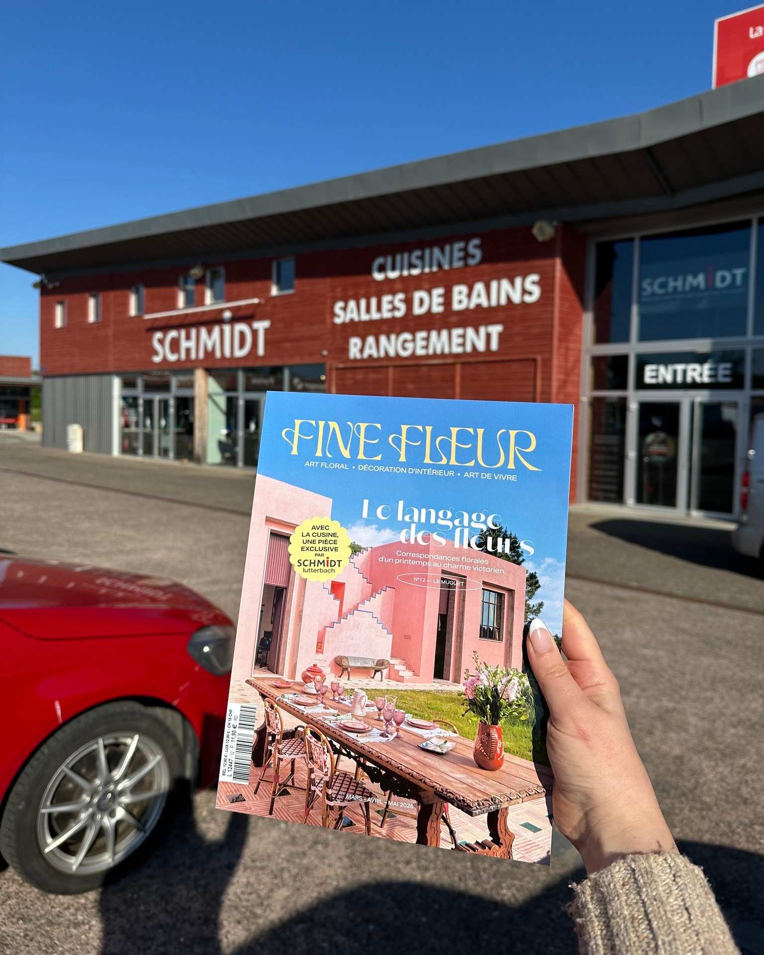 Une très belle collaboration locale ✨
Nous sommes ravies de vous dévoiler notre partenariat avec @schmidt_lutterbach, spécialiste de l’aménagement sur-mesure, qui conçoit des cuisines pensées comme de véritables lieux de vie
Ensemble, nous avons imaginé une pièce exclusive : “la cuisine”, un espace qui reflète pleinement l’univers Fine Fleur — esthétique, chaleureux et inspirant.
Un projet commun où le savoir-faire technique rencontre notre vision éditoriale, pour créer une cuisine comme un décor à part entière, à la fois fonctionnelle et profondément sensible.
Une collaboration qui célèbre l’art de vivre, les belles matières… et le plaisir de se sentir bien chez soi 🌸