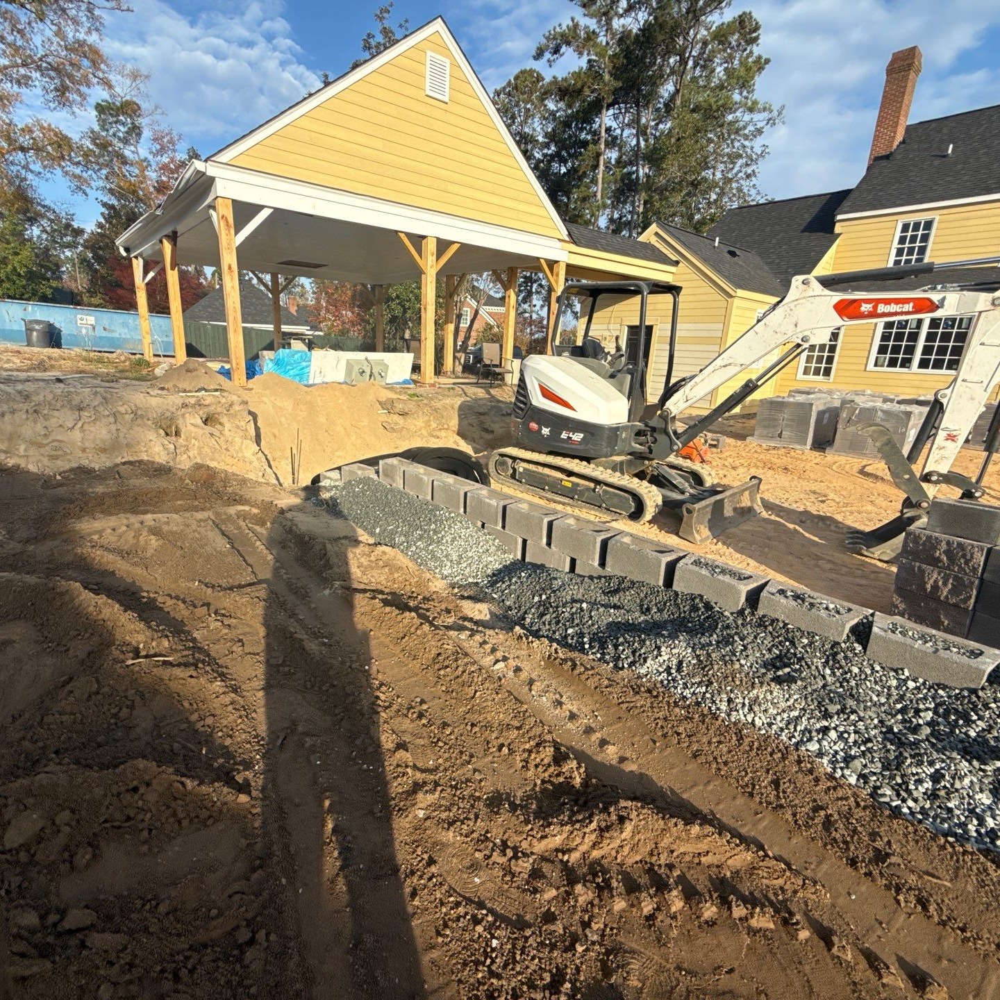 If we didn’t tell you, would you believe these before-and-after photos are all the same property? What was once an unfortunate casualty of Helene has been transformed into a beautiful home again. If you are still dealing with post Helene storm damage, you are not alone. Let us help you move forward.
#jacobslandmanagement #augustastrong #MovingForwardTogether #hurricanehelene #LandscapeDesign