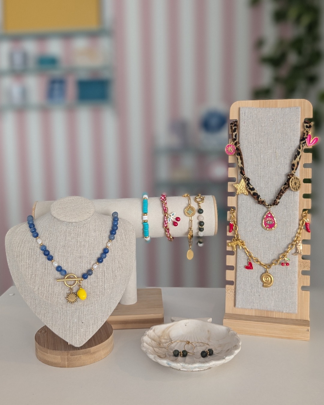 Envie de créer un bijou qui te ressemble ? ✨
Viens imaginer ton collier, bracelet ou tes boucles d’oreilles avec nous : charms, perles heishi, perles naturelles, rubans… il y en a pour tous les styles, du plus minimaliste au plus coloré.
📅 À partir du 30 avril
🕒 En accès libre, avec ou sans réservation
Tu passes, tu crées, tu repars avec ta création 💫
#atelierbijoux #bijouxfaitmain #ateliercreatif #faitmain #creationbijoux #perles #charms #ideecadeau #momentpoursoi #lesrecreatives