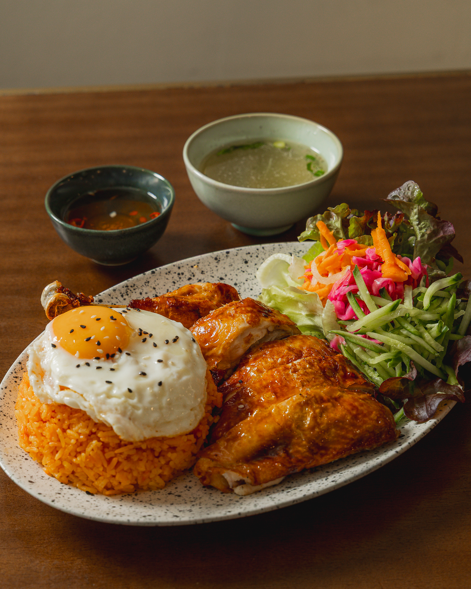 The ultimate midday classic: Cơm Gà Da Giòn! ✨
You can never go wrong with our Crispy Skin Chicken, served with fragrant tomato rice and a perfect fried egg. Comforting, filling, and packed with flavour.