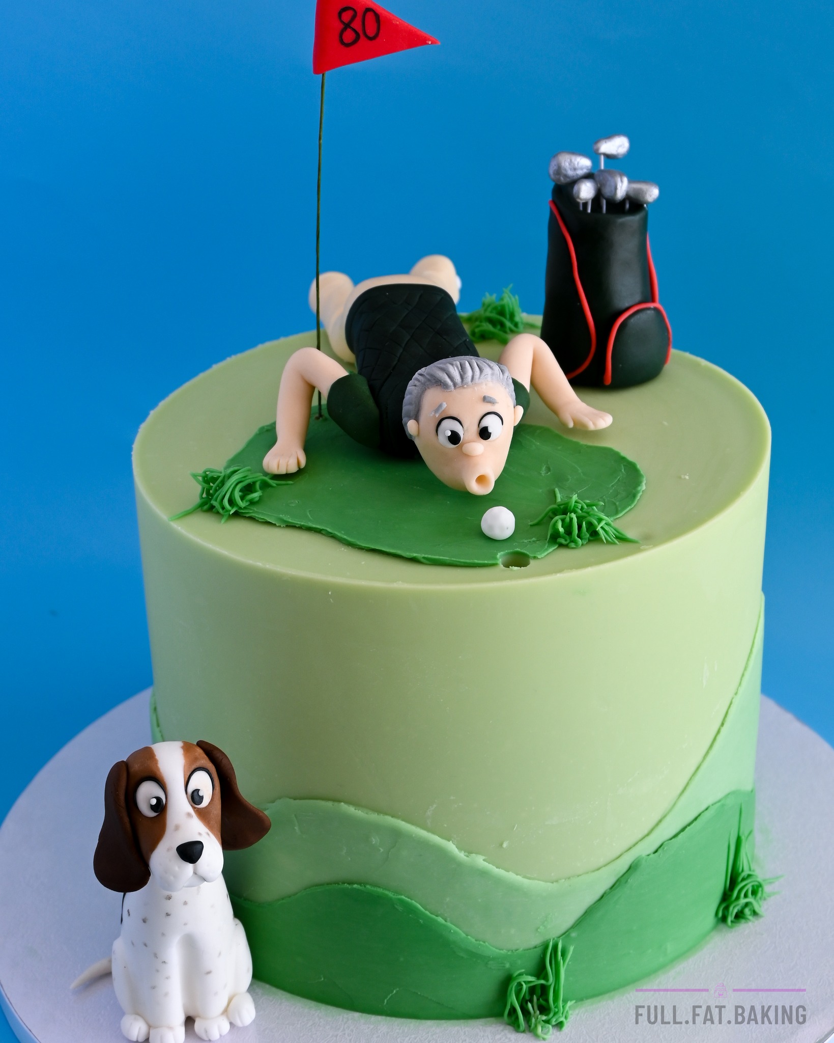 A closer look because this cake deserves it.
The tiny details are always my favourite part:
β³οΈ the pose
πΆ the dog
π© the 80 flag
π the golf bag
Every single bit is handmade and edible.
Also⦠still laughing at the brief.
#cakephotography #customcakes #paphosbusiness #bakingdetails #fondantwork #cakeinspo #birthdaycake