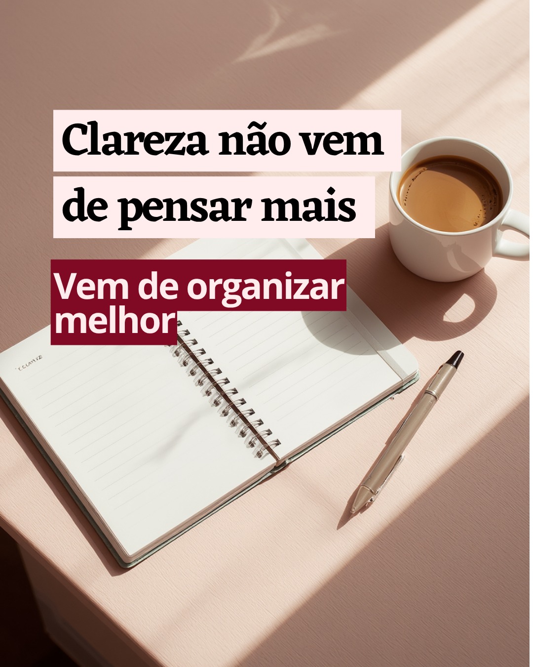 Você já percebeu que tem dias que sua cabeça parece uma aba de navegador com 20 coisas abertas?
Uma coisa puxa a outra. Você começa pensando em algo simples e quando vê já está:
-lembrando de uma conversa
- pensando no que precisa fazer
- antecipando o que pode dar errado
- tentando não esquecer de nada
E tudo isso ao mesmo tempo.
Aí bate aquela sensação de: “eu preciso organizar minha vida”
Mas você tenta fazer isso… pensando.
E pensar não organiza. Só mantém tudo rodando.
Porque dentro da cabeça não tem começo, meio e fim.
É tudo junto, misturado, aberto.
Na prática, o que ajuda não é mais esforço mental. É sair desse espaço interno.
Quando você escreve, algo muda: as coisas ganham forma, param de girar e ficam mais claras.
Você consegue olhar de fora. E isso acalma.
O meu Planner Terapêutico Ciclos de Mim te ajuda a tirar o que está solto na cabeça e colocar em um lugar seguro, estruturado… onde você consegue entender, organizar e até respirar melhor.
Se sua mente anda assim, cheia e sem pausa, escreve CICLOS aqui que eu te explico melhor sobre ele!