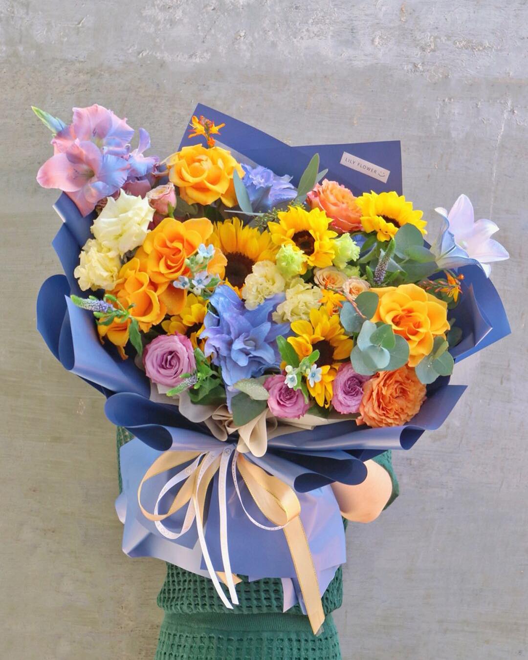 Many designs of our Customised Flower Bouquets photos haven’t post 😂 now can order from us
📲 For enquirers and booking @ 92712311
#event-decoration #sgflowers #sgeventstyling #partysetup #sgweddingflowers
#singapore #sgflorist
#flowerbouquet