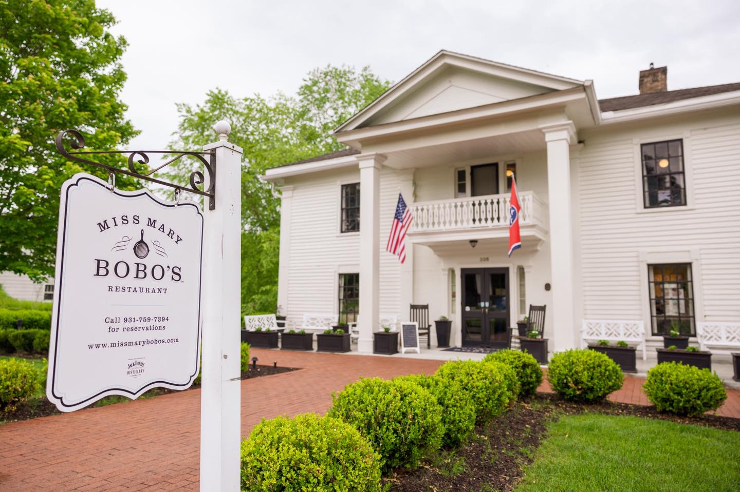 Grab a seat at the family style tables at Miss Mary Bobo’s, where you’ll leave with unforgettable memories of southern cooking & hospitality! 🥘🌷
#LynchburgTN #VisitLynchburgTN #Tennessee #southerncooking