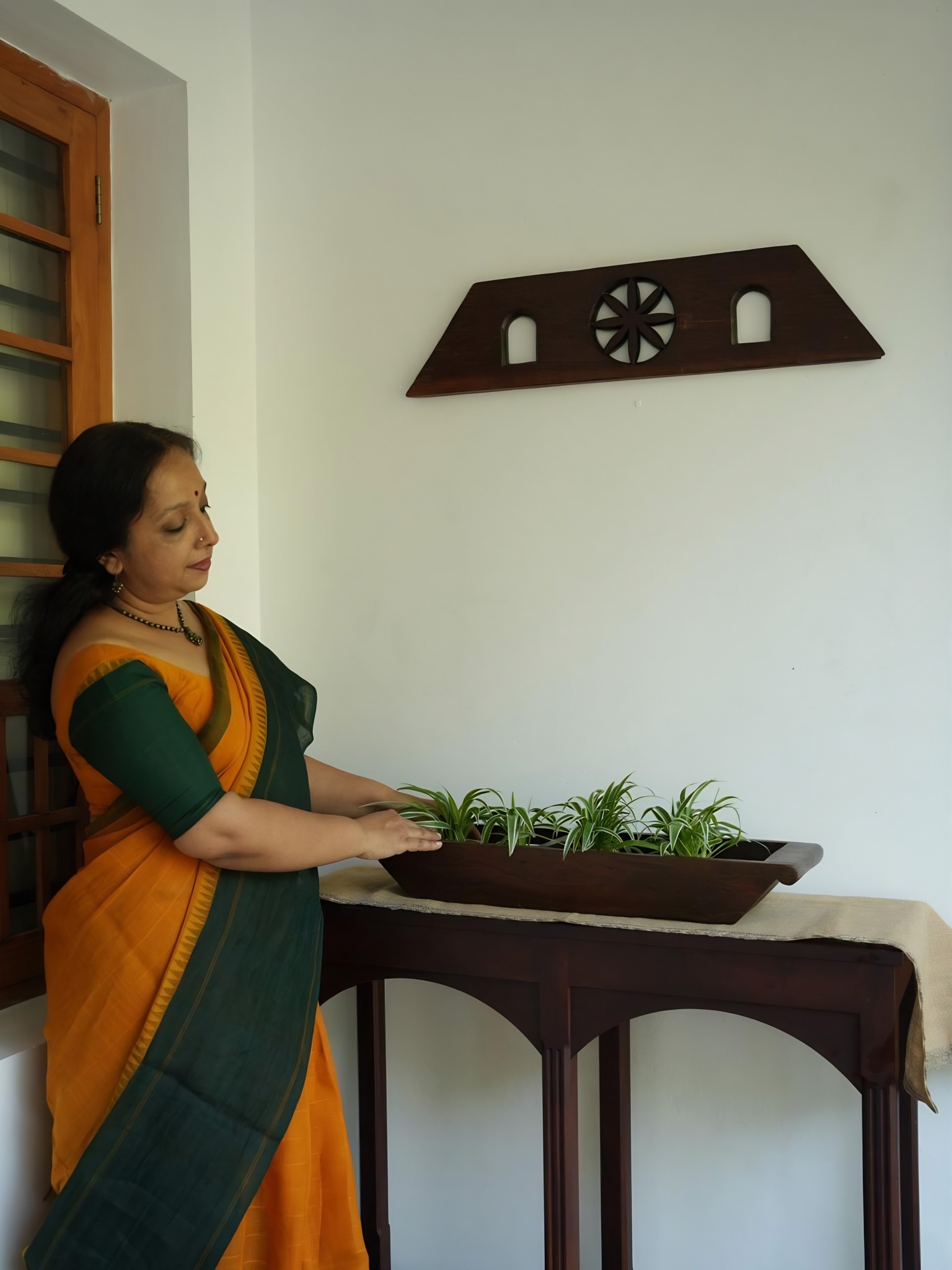 Wooden Planter is SOLD OUT
Wall panel is available
Antique wall hanging and antique wooden planter.
Single piece only available!
Crafted from solid hard wood,these pair very well on a console or may be used separately.
The antique wooden planter is an excellent option for table decor,it will take your floral or fruit arrangements to another level.
DM us or whatsapp us at 9778758496 to know the details
#antiquewallhanging #woodenplanter #antiquedecor #vintagehome #heritagestyle #solidwooddecor #tabledecor #homestylingtips #decorideasforyourhome #TimelessDecor #traditionalhomedesign #StatementDecor