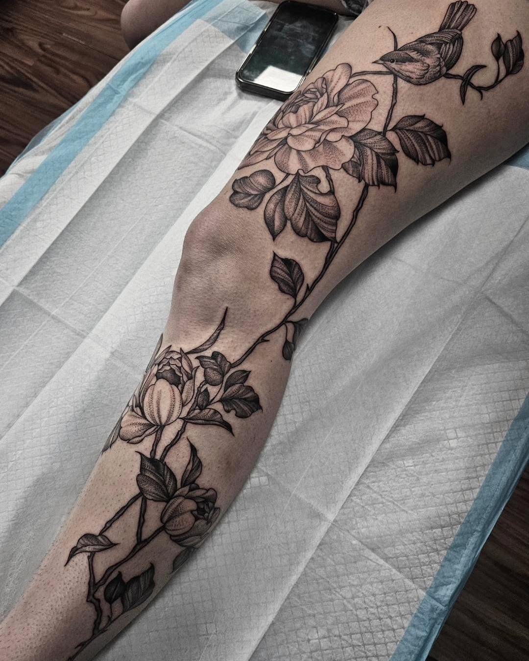Obsessed with this leg sleeve from today by Kelsey! 🐦⬛🖤🌸
I remember this submission coming in and was so excited to see Kelsey bring it to life! 🥰
Summer is right around the corner! Who wouldn’t love a sick leg piece like this to show off? 😏
Kelsey’s books are open! You can call the shop, message, drop in or reach out to Kelsey directly to book! 😁 989-835-6672 - 3126 Jefferson Ave!
#blackballtattoo #michigantattooartist #midlandmi #legsleeve #kelseylusk