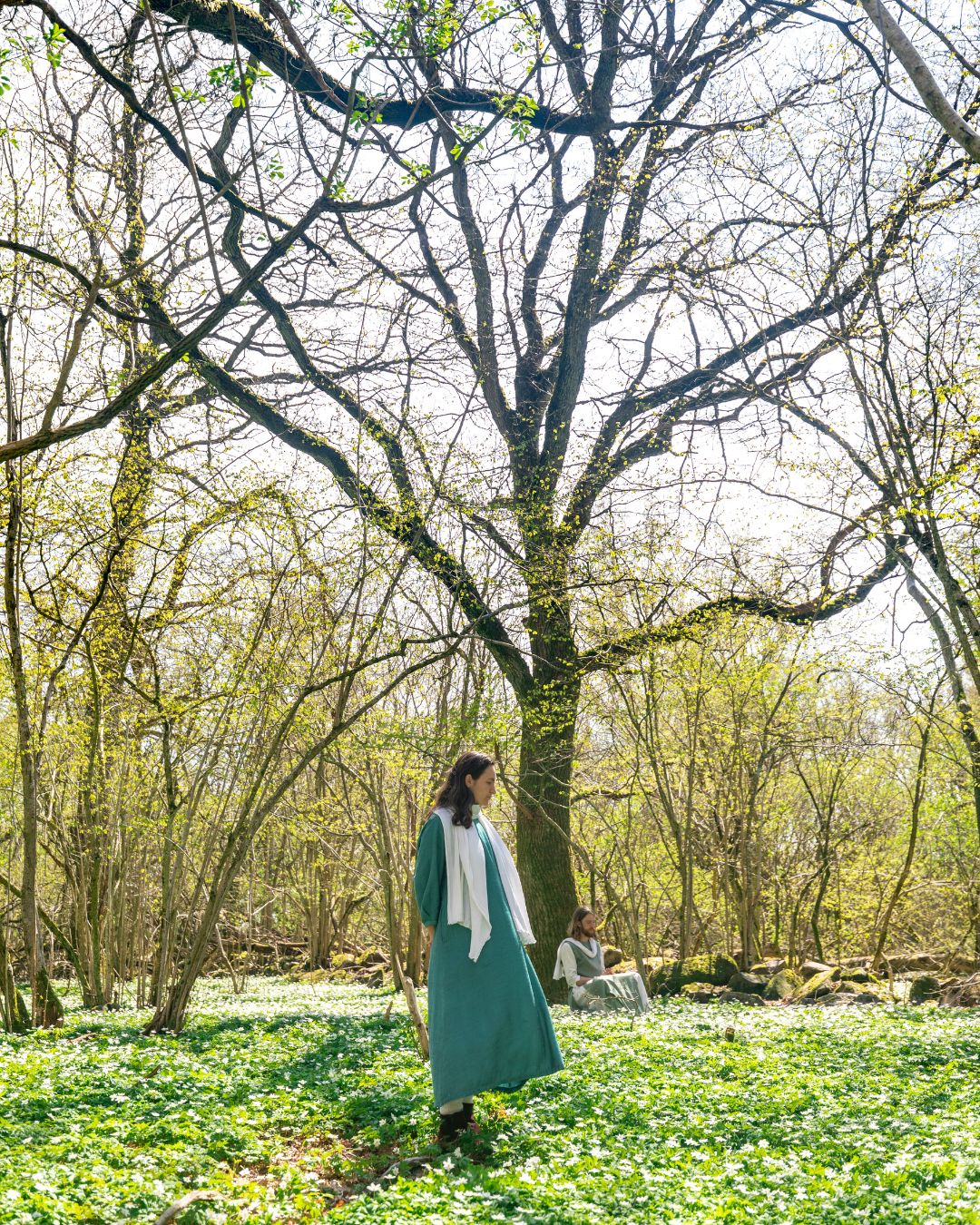 Have you ever lain on soft moss, looking towards the vast sky?
#divinyaofficial #divinyalife #simplebeing #sacredstillness #livingconsciousness #innerjourney #spiritualcommunity