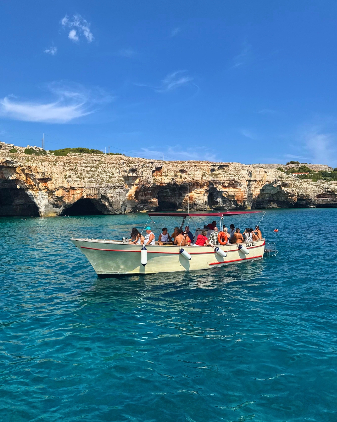 Non è il solito modo di vedere Santa Maria di Leuca. 🌊
2 ore tra grotte spettacolari, acqua cristallina e una sosta bagno che cambia la giornata.
A bordo di "Anema e Core" il mare smette di essere uno sfondo e diventa esperienza. ⚓️✨
📲 Prenota ora e scopri perché tutti lo consigliano.
👉LINK IN BIO
•
•
•
#AlexanderLeuca #EscursioniGrotteLeuca #LeucaExperience #SalentoInBarca