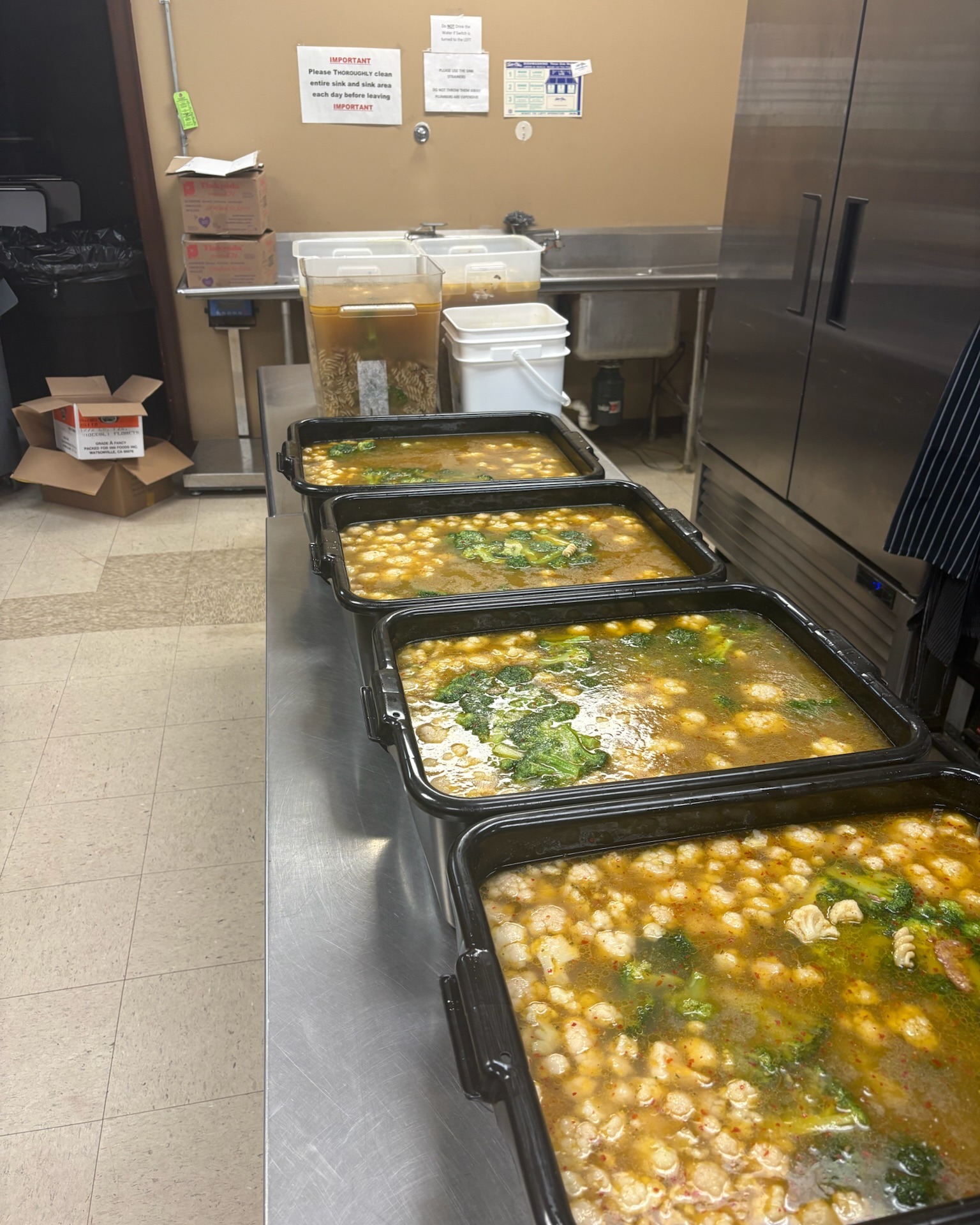 Rescued food, real impact. At our Rescue Kitchen, surplus ingredients are transformed into wholesome meals thanks to Chef Breaux and our incredible network of community partners. Turning what was once overlooked into something that truly matters, meals for our neighbors.
#foodwaste #rescuekitchen #batonrouge