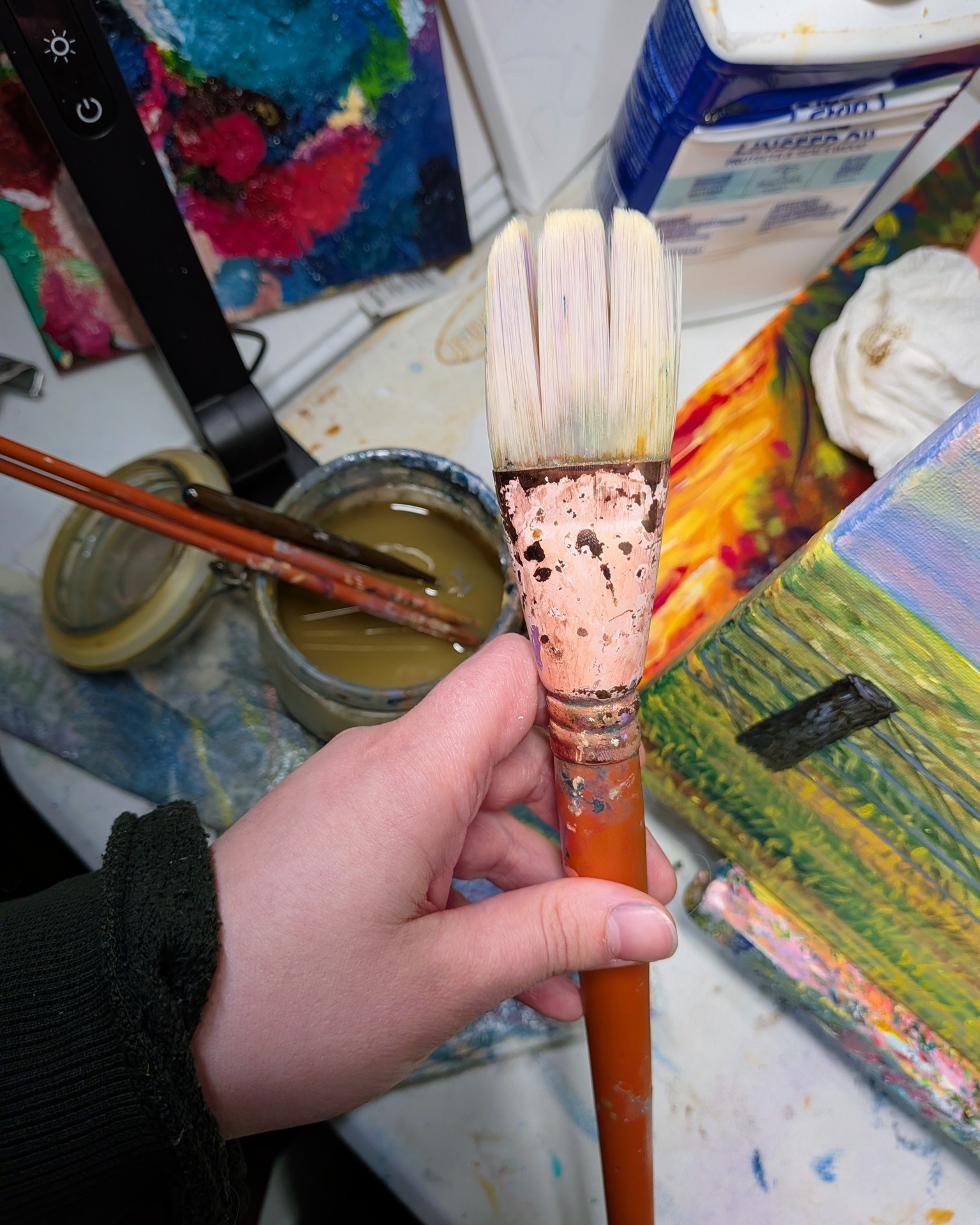 An artists favorite brush is often the ugliest... You'd think I would take better care of my beloved brushes but you would be wrong #filbert #oilpaint #arttutorial #theepiccontd #cccaldwellart