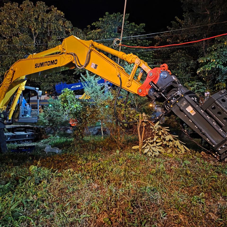 A slow start in piling can cost you the entire schedule.
The G30 Vibro Hammer helps you start strong and stay ahead.
⚡ Fast driving
⚡ Stable vibration
⚡ Reliable performance
#VibroHammer #G30 #PileDriver #SUNJIN #KoreaManufacturer #Construction #floodcontrol #HeavyEquipment