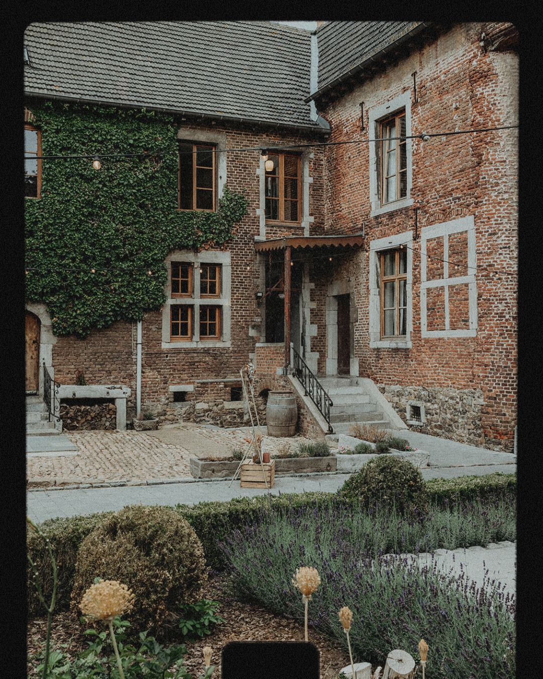 Ontvang je gasten in onze charmante vierkantshoeve tussen de natuur met heerlijke bubbles & bites. 🥂🌿
Het perfecte begin van jullie speciale dag, dat gebeurt in stijl bij het Goed Van Gothem. ✨
📷 kristel cuyvers
#trouwfeest #evenement #kachetvenue #glamping