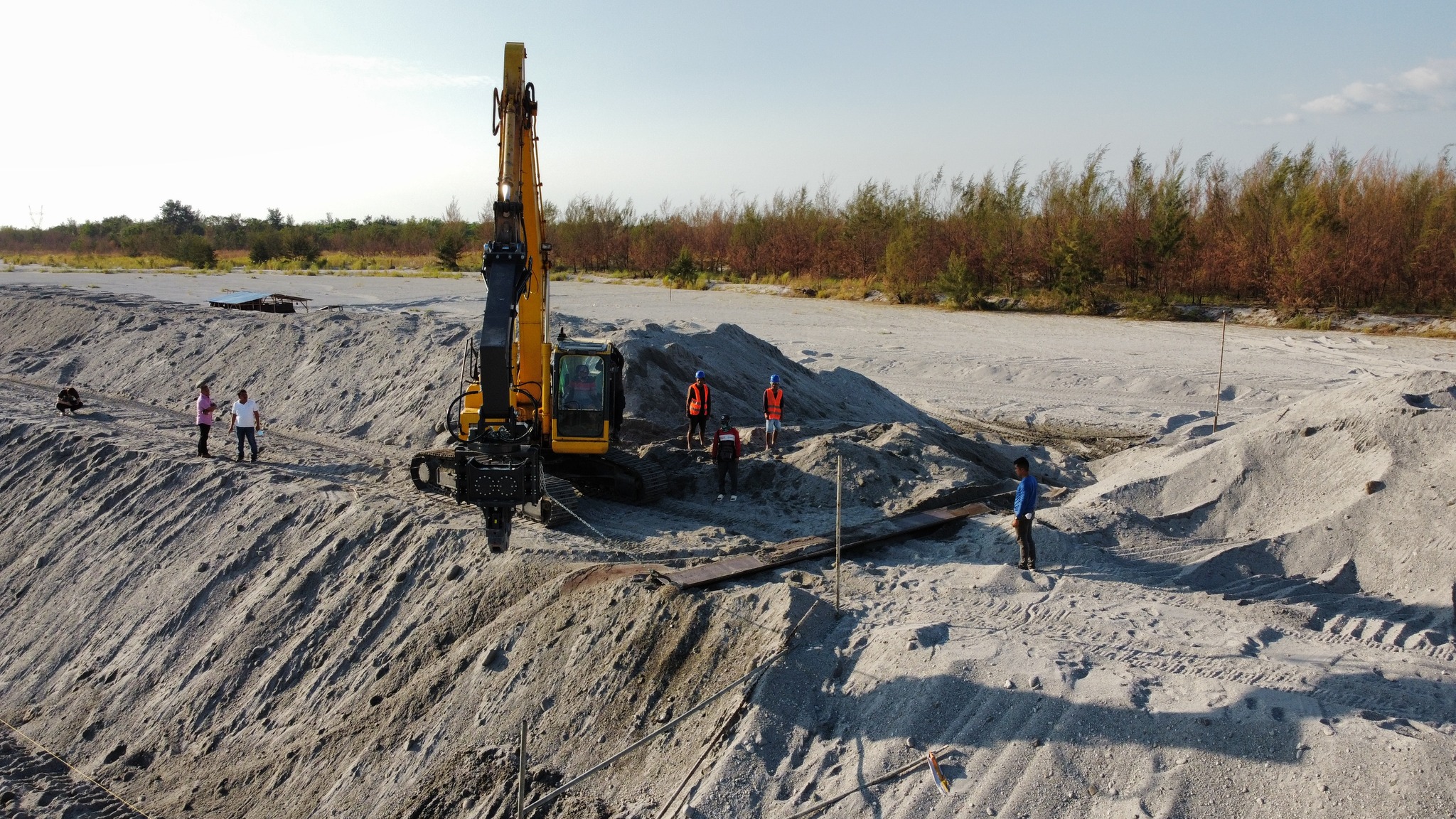 Controlled vibration leads to better results.
S250 keeps piling operations consistent and productive.
#VibroHammer #S250 #PileDriver #SUNJIN #KoreaManufacturer #Construction #floodcontrol #HeavyEquipment