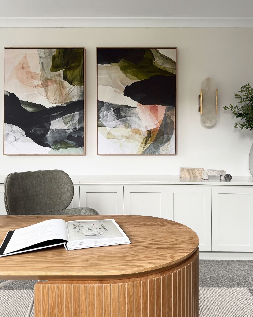 We gave this home office a complete reboot to create a cohesive, functional space that feels as good as it looks - and somewhere you’d actually want to sit down and get things done! 🖥 📖 🌟
If you’d like help creating a home that’s as functional as it is beautiful, let’s chat. You can book a complimentary phone consultation with me, Dani Bartholomeusz, via the link in the bio. 👆
Speak soon!