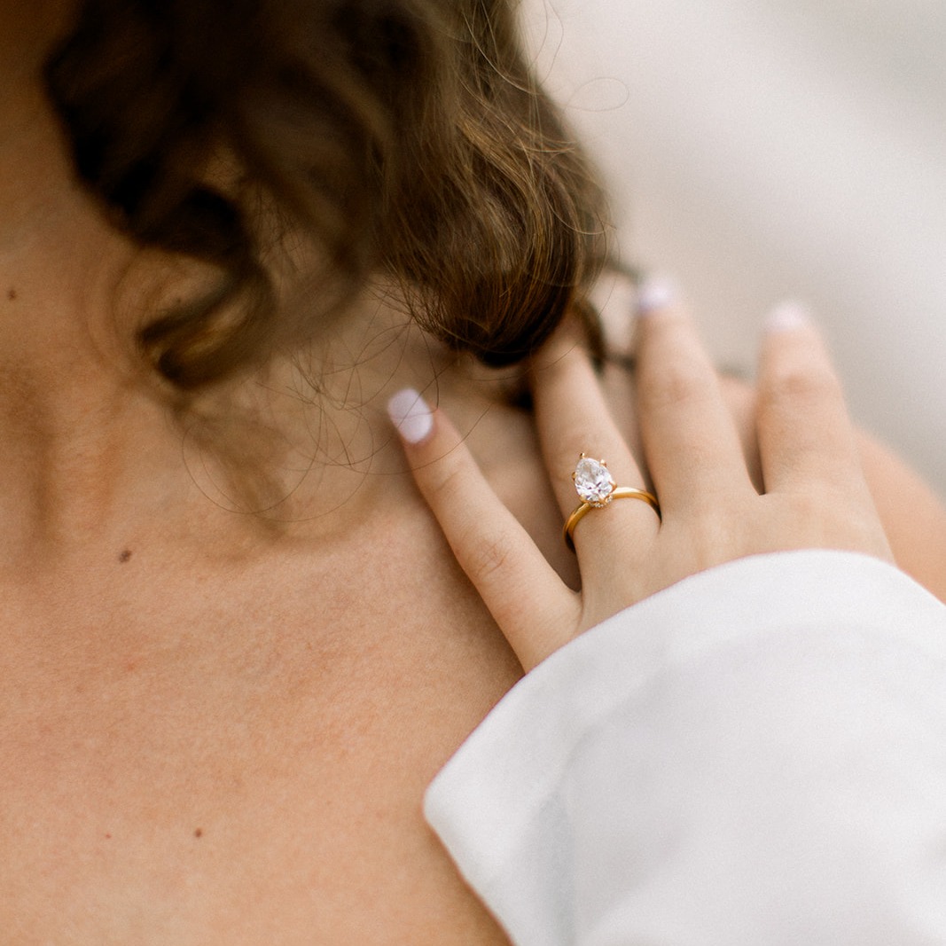 20 days, 20 proposals 💍
Day 12/20 — Another beach proposal, where the contrast of the white outfits and the pop of colour from the ocean made every moment stand out.
This is your sign that sometimes simple is the most effective🤍 #shesaidyes #proposalphotography #chicagophotography