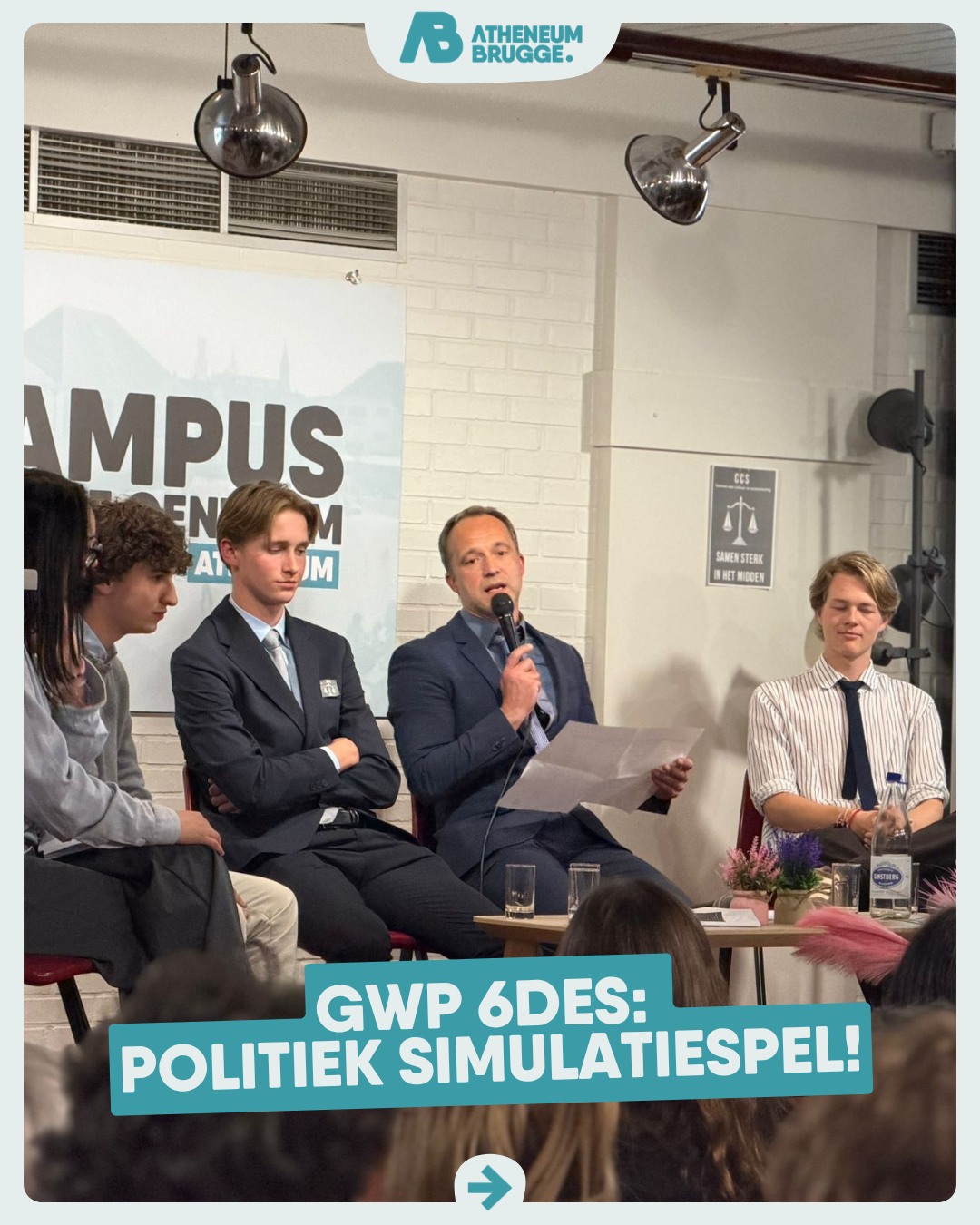 🗣 Projectweek in Atheneum Brugge! Zoals elk jaar spelen onze 6des een politiek spel. Spelen? Dat is te speels verwoord, het project is een simulatie van de echte politieke wereld. De leerlingen richten een politieke partij op, met een eigen visie en partijprogramma, gaan met elkaar in debat en stellen zich verkiesbaar op een verkiezingslijst. Wie krijgt de meeste stemmen en neemt het initiatief? Dat weten we na 'Athenelections', de verkiezingsavond op school. Er is zelfs een groep die de rol van de pers op zich neemt. We zeiden het toch... net echt!
-
#ikbeneenatheneeër #samenlerensamenleven #fieroponsgo