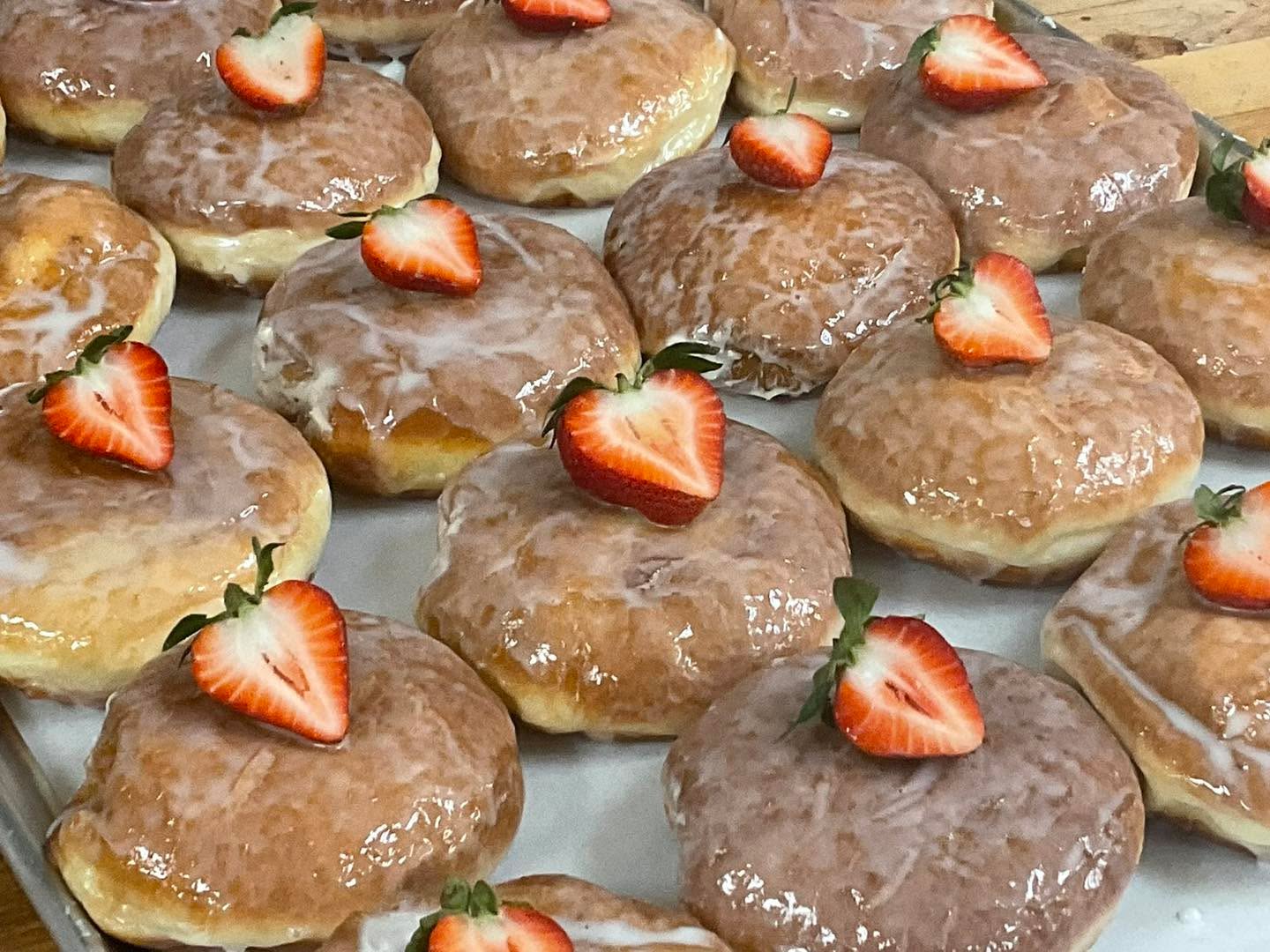 Craving something fresh and sweet? Try our Strawberry cream cheese donut today! Filled with strawberry cream cheese and dipped in a light glaze. 😋🍓