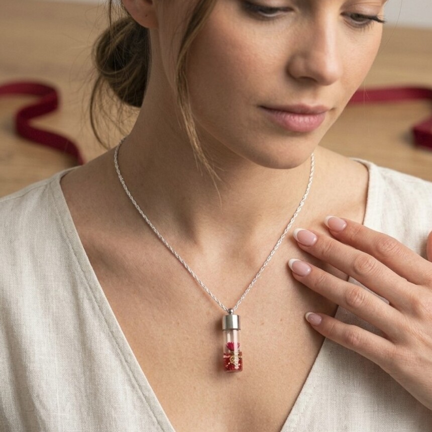Fabriqués en France à la main 💖
Pour la fête des mères… 💖 offrez un souvenir éternel, délicat et plein de poésie.
Découvrez nos colliers en argent 925 avec fiole en verre, renfermant une fleur immortelle, figée dans des cristaux d’époxy.
✨ Rouge passion
✨ Jaune tournesol
✨ Violet lavande
✨ Vert nature
✨ Blanc céleste
Chaque couleur raconte une émotion, chaque bijou capture un instant précieux.
Un cadeau unique, comme elle. 💎
⚠️ Quantités très limitées
🛍️ Disponible maintenant sur
www.myanalia.com
Myanalia — L’élégance naturelle.
-----------------------------
For Mother’s Day… 💖
Give a meaningful and emotional gift.
Discover our heart-shaped natural stone necklaces:
✨ Rose quartz
✨ Opal
✨ Aventurine
Set on a 925 silver chain and made in France, each piece is unique and highlights natural beauty.
A precious symbol of love and softness. 💎
⚠️ Very limited quantities
🛍️ Available now on
www.myanalia.com
Myanalia — Natural elegance.
#Myanalia
#FeteDesMeres
#NaturalStoneJewelry
#MadeInFrance
#ElegantJewelry