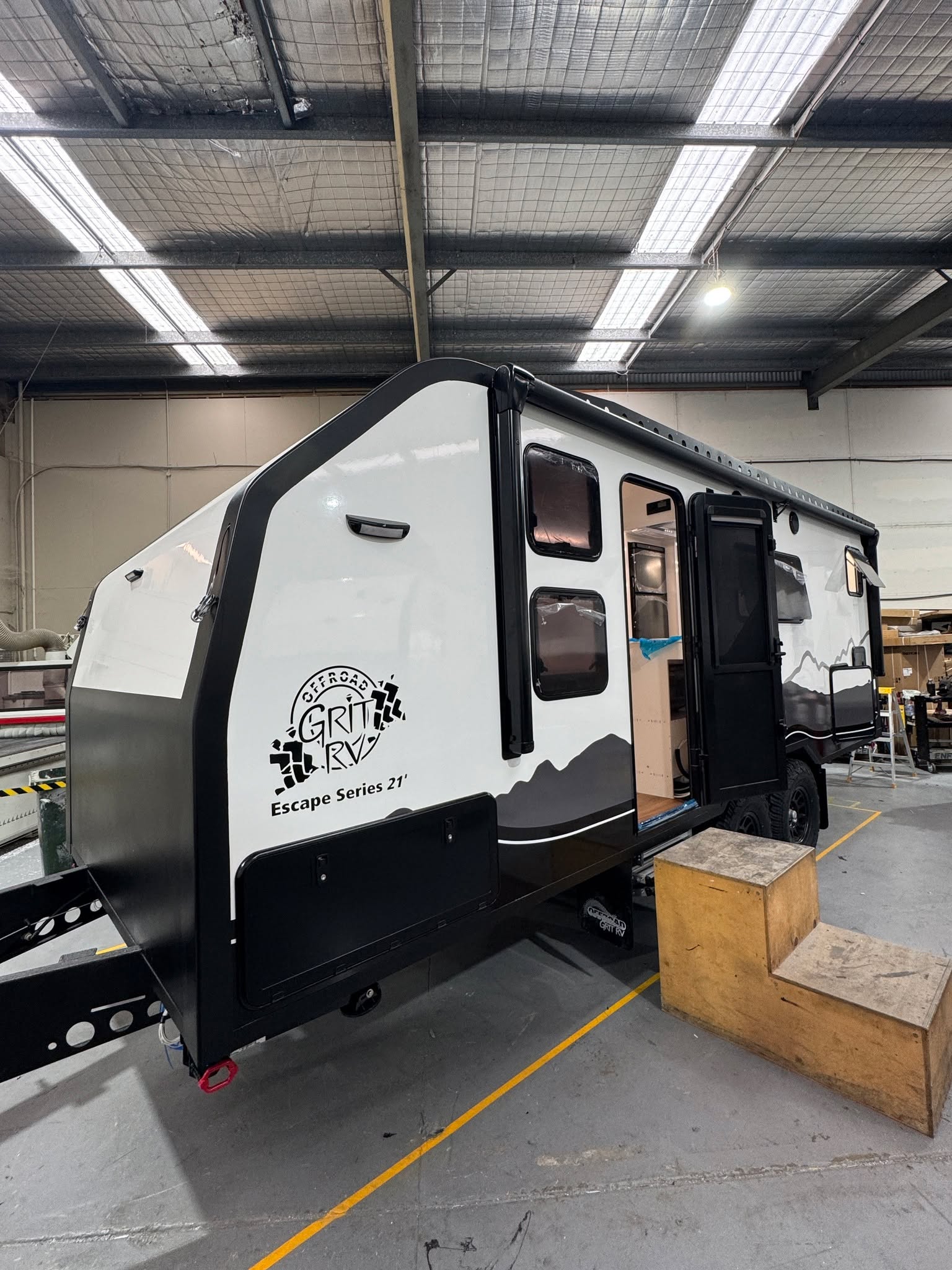 Friday Factory Update 🔧
Safe to say… it’s been one of those weeks.
The boys are into it and the shed’s pumping.
First up 👇
👀 21’ Butler’s Pantry
Outdoor washing machine ✔️
Plenty of storage ✔️
Café lounge ✔️
This one’s shaping up real nice.
Then there’s this thing… 👇
💥 23’ Front Club Lounge
Drop-down bed
Rear door
Rear bathroom
Big van, big spec… this one’s going to be a weapon.
Have a good weekend
Get your Grit & wake up somewhere different 👍