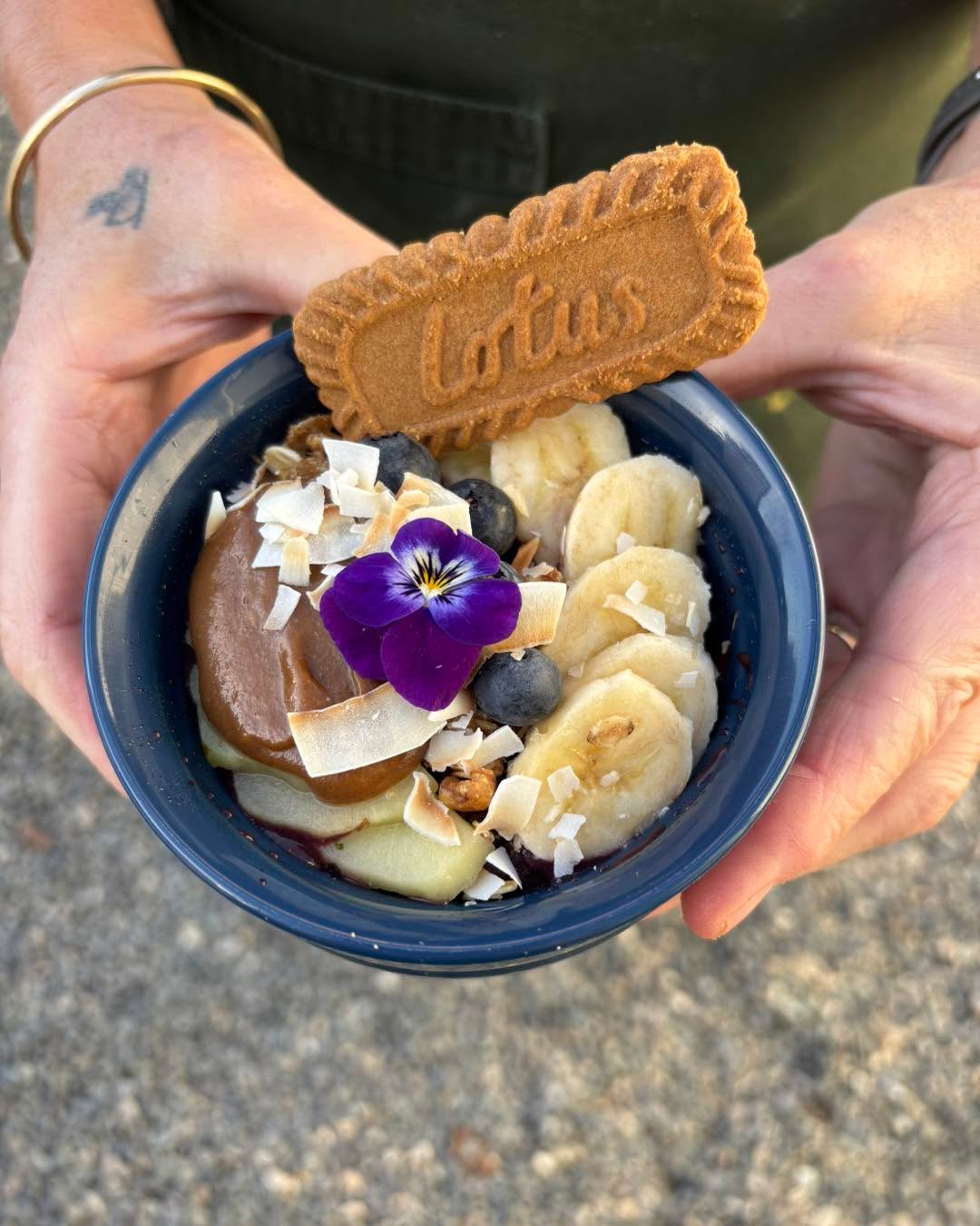 The biscoff trend continues!
We warmly welcome our brand new açai bowls to kitchen. This is unbelievably refreshing and delicious, pairing of flavours to create something new to the street.
Vegan and gluten free, don’t fear! This is for you as well!!
#biscoff #cafe #local #fresh #gore #cafeambience #bestcoffee #emporio
Instagram worthy this one.