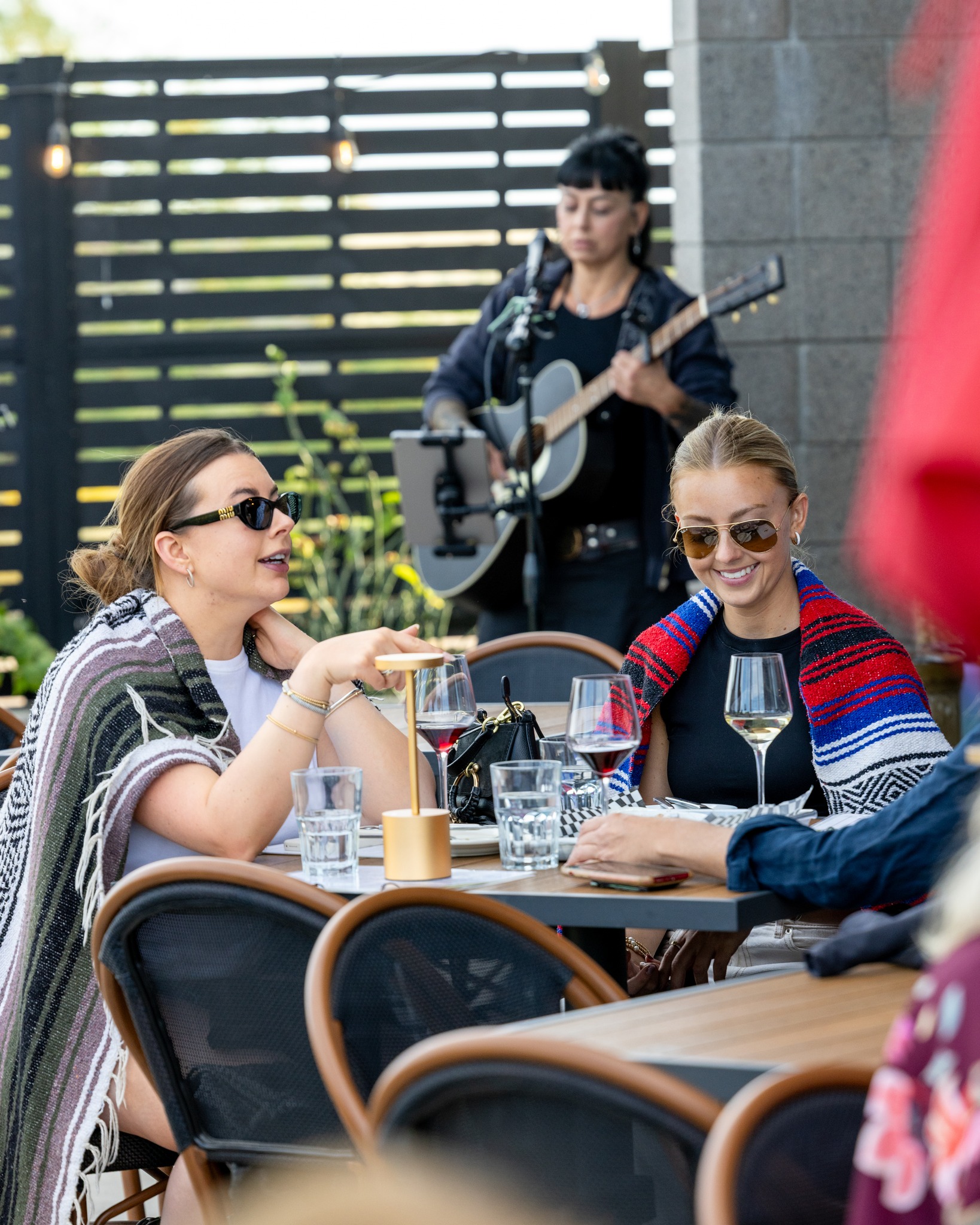 Good yaps, good apps, good wine, and live music… a Raven’s View kind of weekend 🍷
#RavensViewWineBar #CaveCreek #CaveCreekWineBar #WineBar