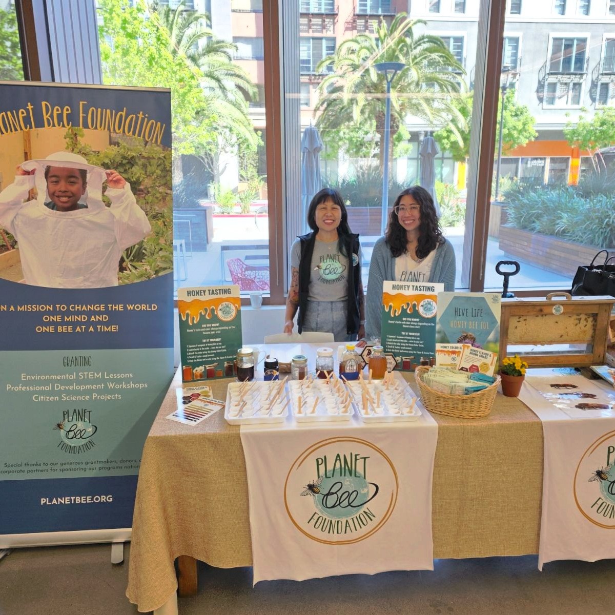 We brought the buzz to @cisco Recycle IT Day 🐝
Our team set up an interactive booth where employees stopped by to learn about pollinators, dive into bee education, and get a closer look at Cisco’s honey bee program.
Always a good day when we get to talk bees and meet people who care about protecting them 🌼
#pollinators #savethebees #nativebees #corporatepartners