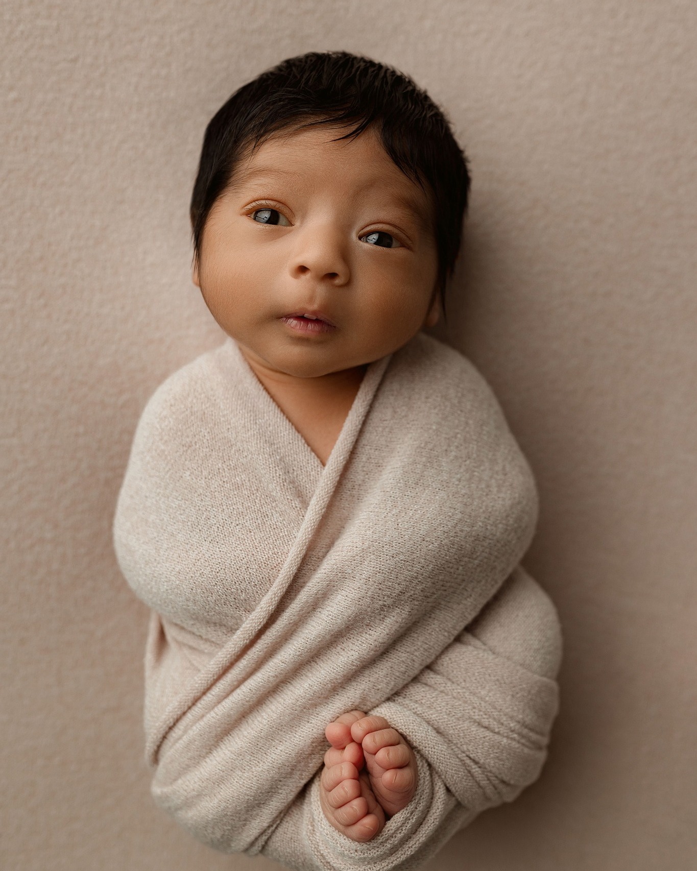 Open eyes full of wonder!
Send me all the babies!
.
.
If you've hit your second trimester.. Time to book newborns! I tend to fill up a few months in advance as I can only accommodate 8-10 per due month! once im full.. THATS IT! How does it work? well I utilize your estimated due date as a placeholder in my calendar, THEN once baby arrives, you reach out before they turn 5 days old + we get you placed on the schedule between weeks 2-4 of life.
.
.
janellemcdonnellphotography.com