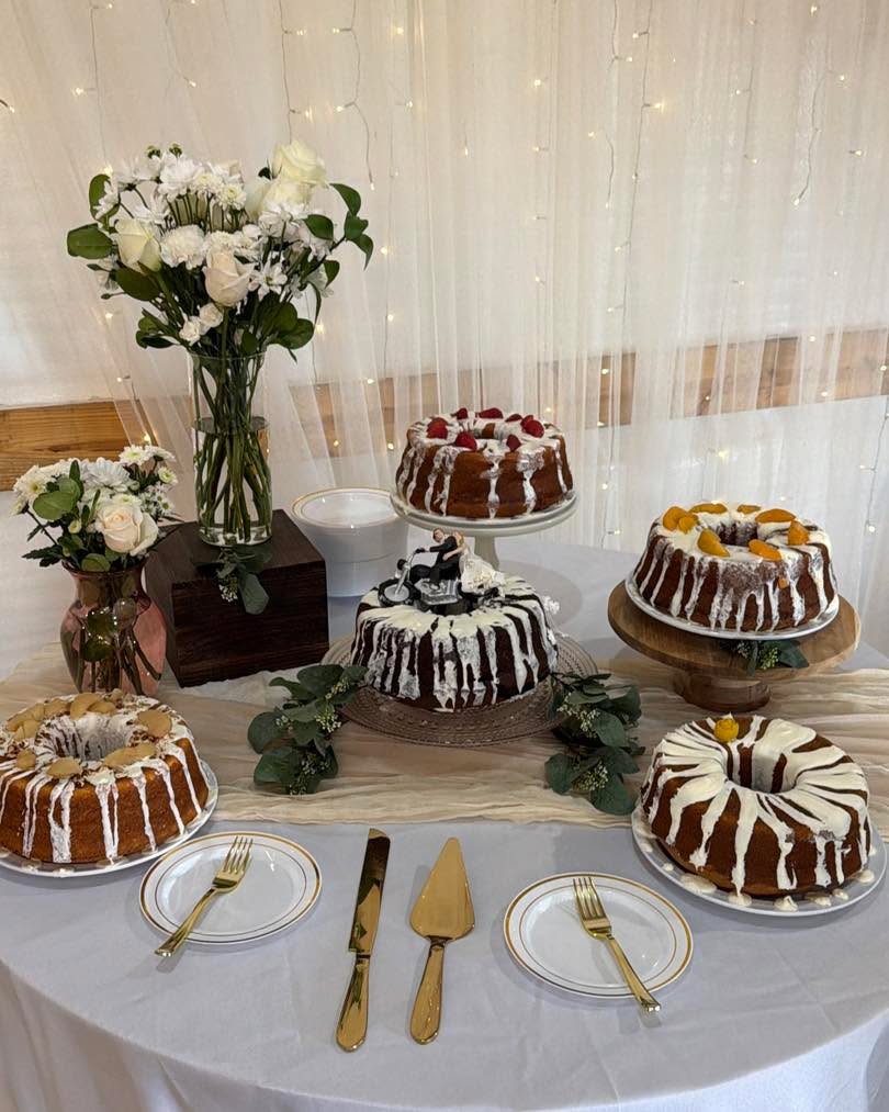 Wedding pound cake!! Yes, please. So many flavors to choose from thanks to Rusty Gate Cafe in Mocksville
#allinclusivewedding #korenfarmscharm #korenfarms
#allinclusiveweddingvenue#rustygatecafe #mocksvilleweddingvenue #weddingpoundcakes