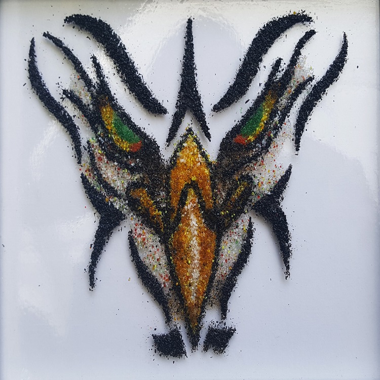 Front view of Eagle, in Kiln fused glass.
Handmade from Whyartandcraft.
