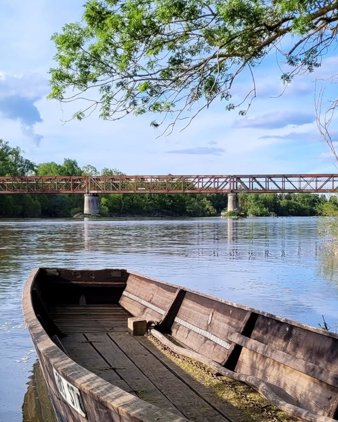 Photodump d'avril 🎞️
1. Le pont du P.O à Cosne-sur-Loire
2. L'orage arrive sur la Loire
3. Soleil sur la Charité-sur-Loire
4. Gien dans l'ombre
📷 Merci à @instantsdevieetdailleurs - @nathrenoux -@ludovicdardonvillephotographie