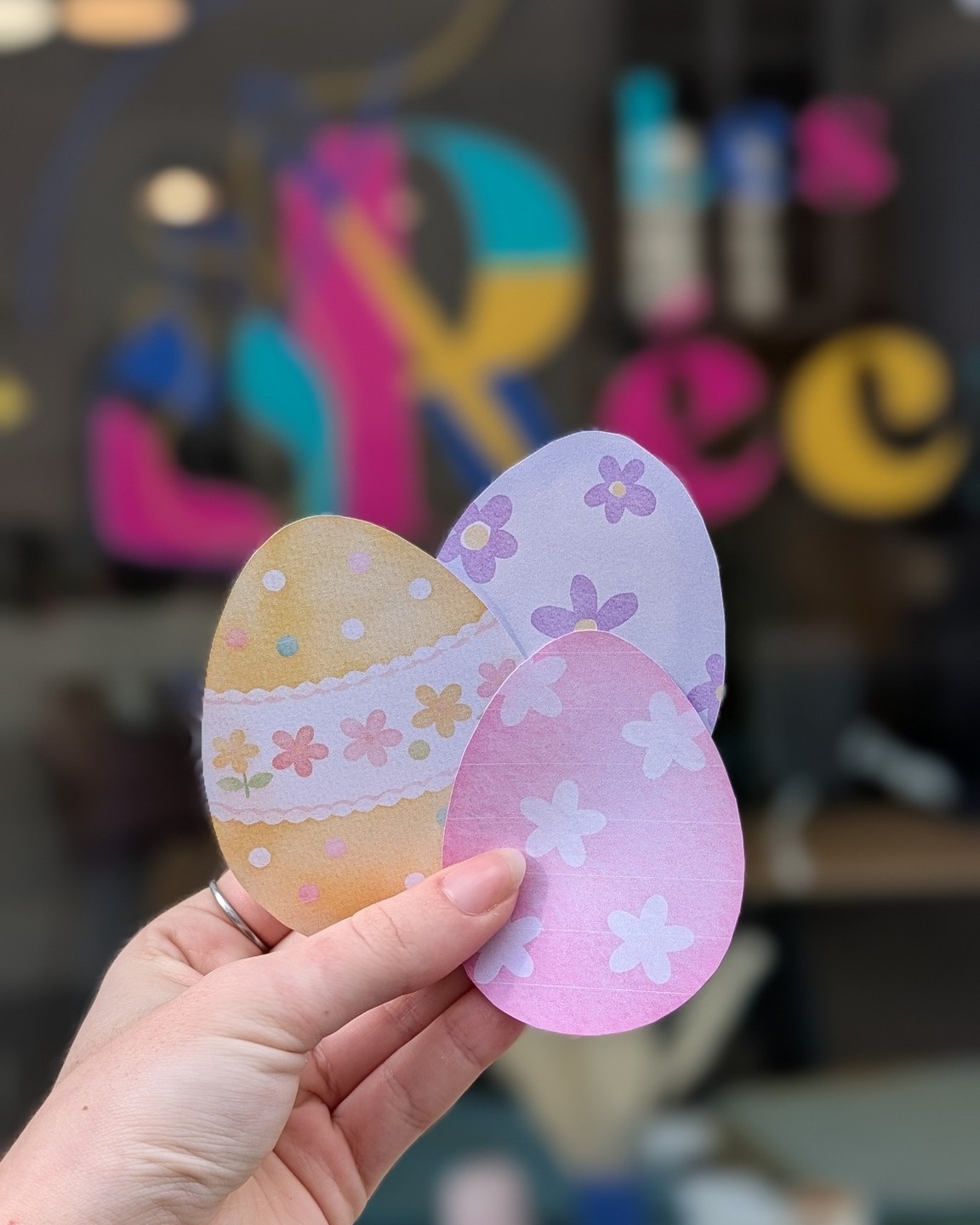 Dump Avril 🐣
1- Notre chasse aux oeufs à l'atelier 🪺
2- Notre première soirée Paint and Drink 🎨
3- EVJF Brunch et peinture sur céramique 💍
4- Les créations de l'atelier couture🪡
5- Notre nouveau moule horloge en Jesmonite ⏰
6- EVJF broderie sur culotte 🧵
7- La création d'exemple de bijoux ✨
8- La préparation d'une nouveauté 👀
9- Vos petits mots doux 🚪
10- Mylène notre première cliente a créé un joli collier 🤩
#dump #lesrecreatives #tours #atelier #créatif #avril