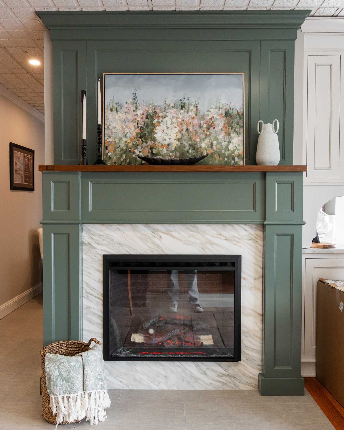 More than kitchens and bathrooms…
.
.
#CantonCT #FarmingtonValley #CTHomes #FireplaceDesign #HomeDesign #CustomCabinetry #LuxuryHomesCT #LocalDesigners