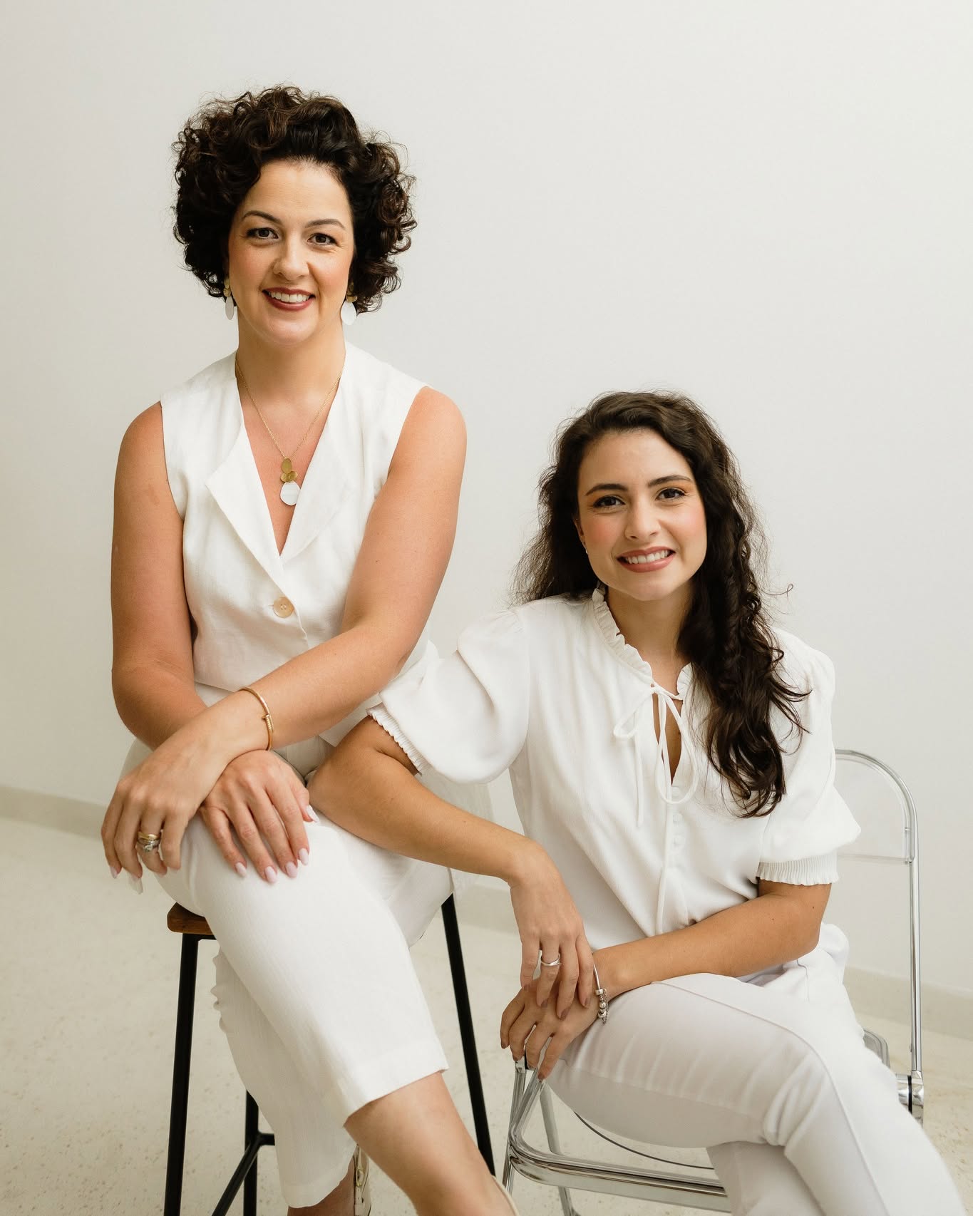 Quanto mais você aparece, mais sua empresa cresce!
Aparece para os seus colaboradores. Em rodas. Com colegas para cocriar.
E, claro, no Instagram também!!!
Ser visto e ouvido é necessário para a longevidade da sua marca.
As pessoas se conectam com você através do que diz e, especialmente, das suas ações.
🥰