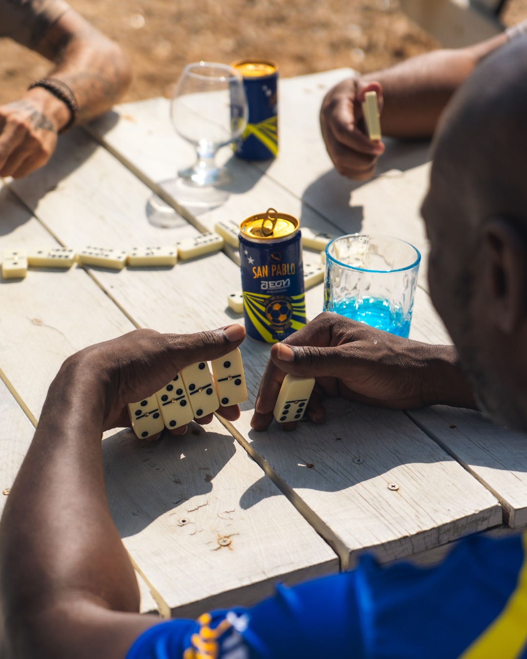 Weg’i domino tey, Blue Wave, e tema di nos kòmbersashon na mesa. Poko poko pero sigur nos lo yega.
💙
-
Domino on the table, Blue Wave in the conversation. Little by little, we’re getting there together. 💙