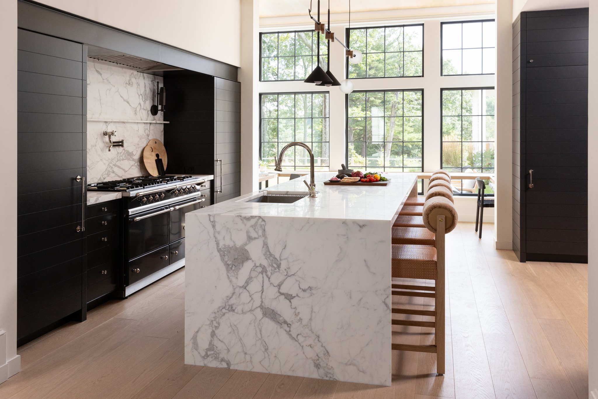 A luxury kitchen should feel equally suited for everyday living and effortless entertaining. From the waterfall marble island to the floor-to-ceiling windows, every detail in this space was designed to make a lasting impression.
Photograph: @emilyobrienphoto_design
Architect: @mcalpinehouse
Interior Design: @changoandco
#LuxuryKitchen #KitchenDesign #CustomHomes #LuxuryBuilder #InteriorDesign #DreamKitchen #ModernLuxury #HomeInspo #MarbleKitchen #CustomCabinetry #LuxuryInteriors #KitchenInspo #HighEndHomes #BuilderDesign #LuxuryLifestyle #TimelessInteriors #InteriorStyling #ModernHome #StatementDesign #LuxuryLiving