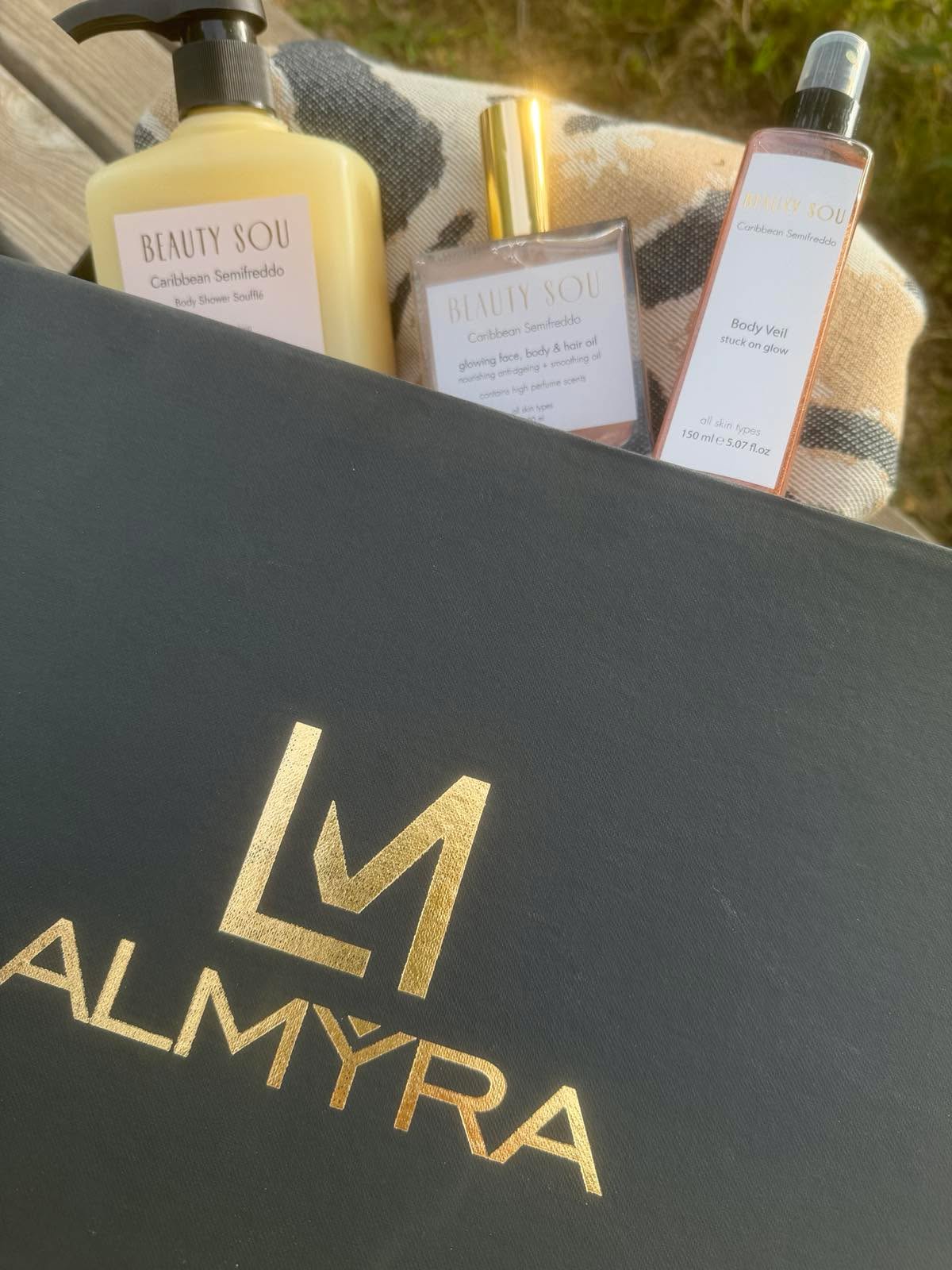 🌸 MOTHER'S DAY GIVEAWAY 🌸
Για τη μαμά που αξίζει λίγη παραπάνω λάμψη... ✨
Ένα μικρό δώρο γεμάτο καλοκαίρι, φροντίδα και αγάπη!
Η Beauty Sou και η Almyra LM γιορτάζουν τη γιορτή της μητέρας και σας χαρίζουν το πιο λαμπερό δώρο! 🐚💖
🎁 Πώς θα λάβεις μέρος:
1️⃣ Follow @beauty_sou_ & @almyra_lm
2️⃣ Like στο post του διαγωνισμού
3️⃣ Comment (Tag) μια φίλη σου
4️⃣ Share
⚠️ Προσοχή: Για να είναι έγκυρη η συμμετοχή πρέπει να έχουν γίνει και τα 4 βήματα!
🌷 Happy Mother’s Day σε όλες τις μανούλες!
Καλή επιτυχία! 🍀
(το δώρο περιλαμβάνει premium πετσέτα Almyra και το σετ περιποίησης σώματος Beauty Sou)
#BeautySou#AlmyraLM#MothersDay#GiveawayGreece#Skincare#SummerVibes