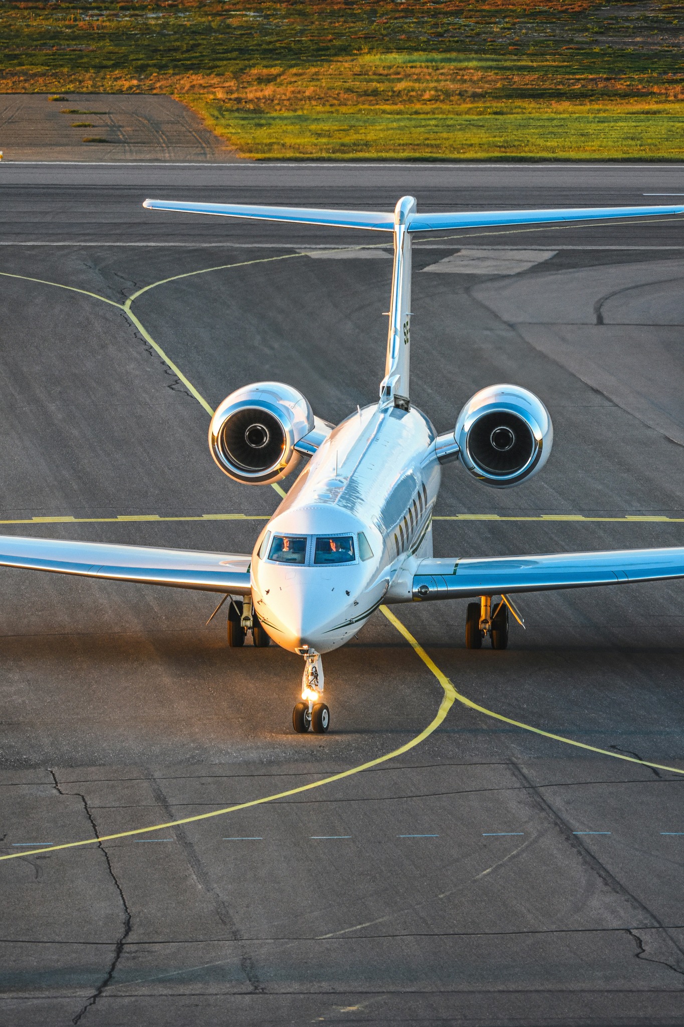 Spacious, quiet and built for long-haul, the G550ās bright, airy cabin and dedicated sleeping configuration ensures a refreshed arrival.
Set up for working, resting, or a bit of both.
š· Interior picture courtesy of Gulfstream Aerospace
#365Aviation #Gulfstream #G550 #PrivateJetCharter #PrivateJet