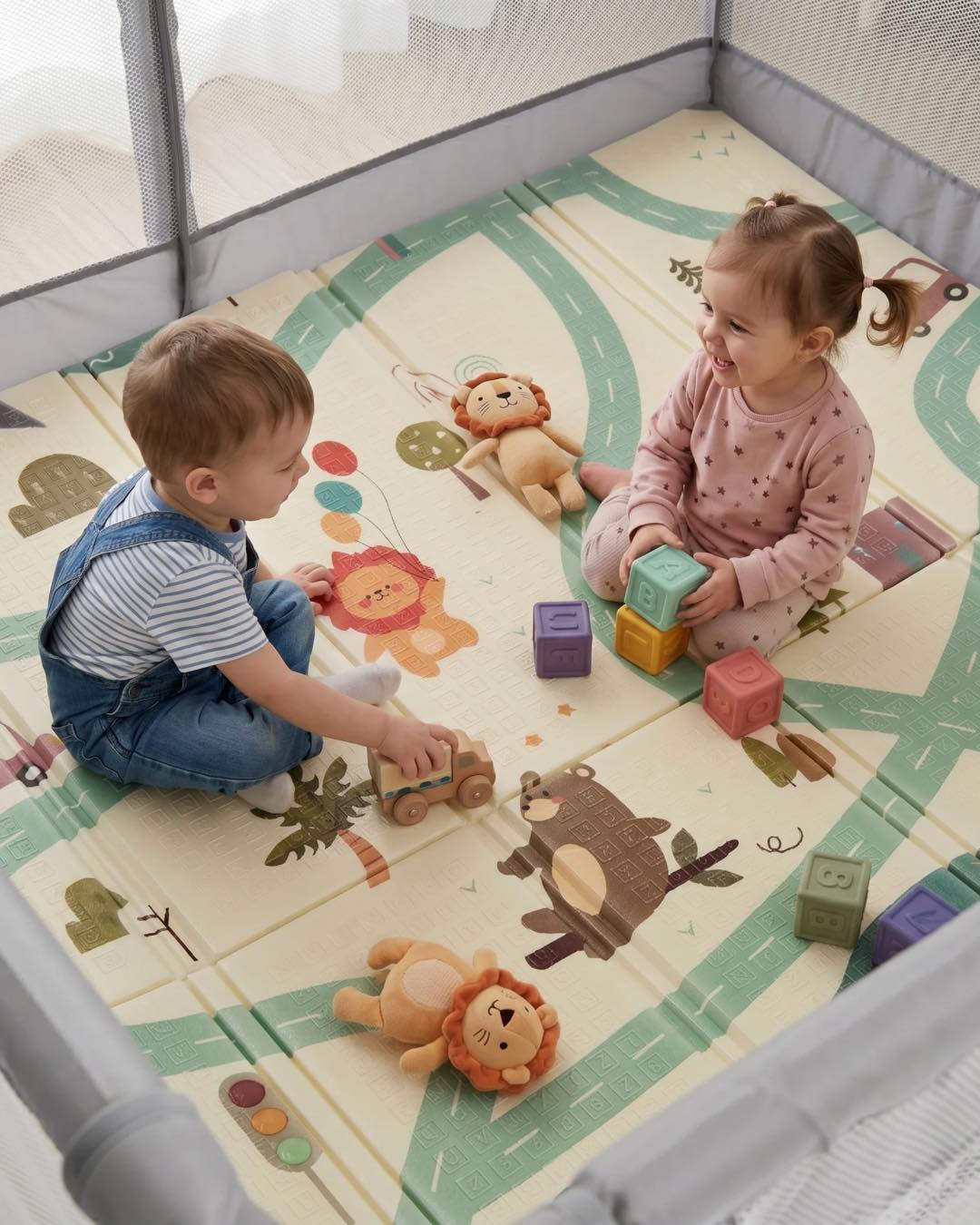 Nuevo parque de juegos de Buddy Baby ✨🤍
Un espacio pensado para jugar, explorar y moverse con total seguridad 🏀☁️
Con canasta, bolas de colores, anillas para ayudarles a ponerse en pie y una alfombra acolchada súper cómoda para sus aventuras diarias.
✔️ Paredes de malla transpirable
✔️ Alfombra acolchada de 102 x 120 cm
✔️ Diseño práctico y ligero
✔️ Todo lo que necesitan para jugar y desarrollar su autonomía
Desliza hasta la última foto para ver todo lo que incluye el pack completo por solo 44,99€ 🤍
—
Buddy Baby’s new playpen ✨🤍
A space designed for little ones to play, explore and move safely 🏀☁️
With a basketball hoop, colourful balls, support rings to help them stand up, and a soft padded mat for everyday adventures.
✔️ Breathable mesh sides
✔️ Soft padded mat 102 x 120 cm
✔️ Practical and lightweight design
✔️ Everything they need to play and build confidence
Swipe to the last photo to see everything included in the full play set for only £44.99 🤍
#ParqueDeJuegos #BebeFeliz #JuegosInfantiles #DecoracionBebe #maternidadreal