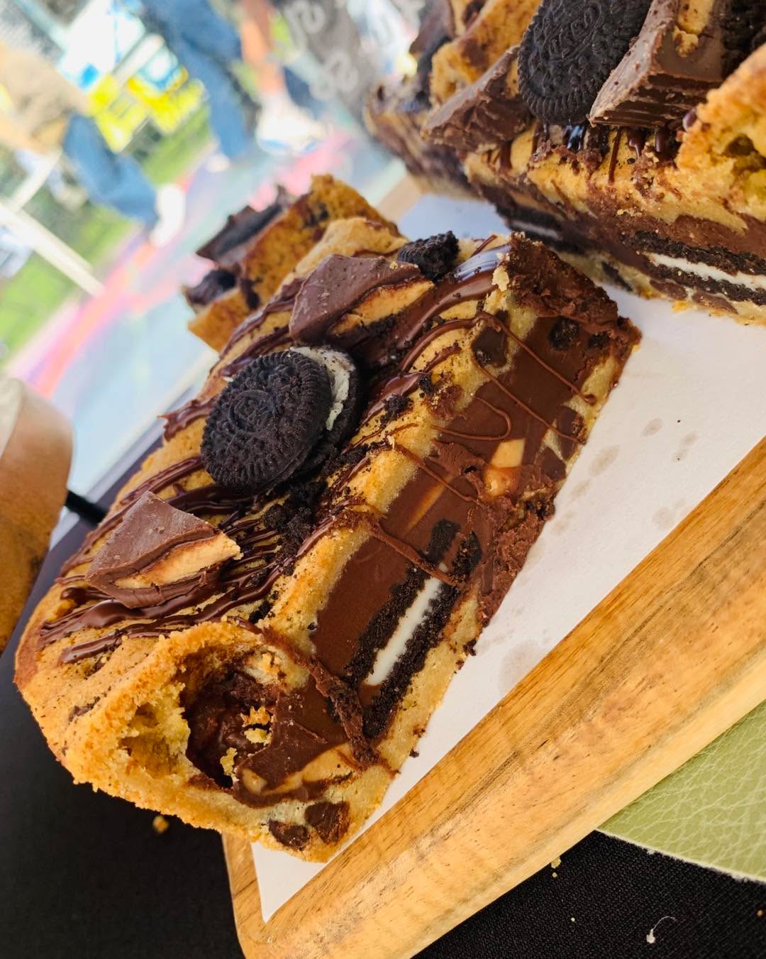 Whoop whoop! Busy little morning so far at the quaysidemarket 💃🏼 - running low on a few bits so if you want a good selection you’ll need to be quick!
We’ve got a few slices of our Tiramisu and Bertha cake available, some new Lemon Crumble Cookie Bars, Peanut Butter Cup & Oreo Cookie Pie Slices, Rhubarb Crumble Deep Dish, Lemon & Raspberry Blondies & a host of your other faves 🎉💚
Oh and we’ve only got a few sarnies left, currently VLT, Eggz Mayo & Coronation Chickpea 🌱
See ya soon!
#vegannewcastle #newcastlefoodiescene #newcastlefoodies #quaysidenewcastle #vegancakesandotherbakes #newcastlevegan #veganmarket #veganmarkets #veganbrownies #northeastvegans #thetreerooms